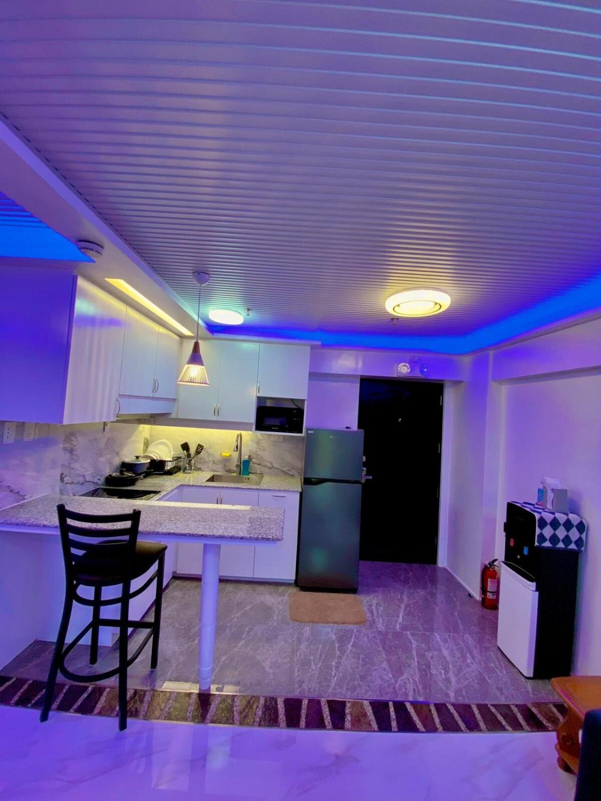 225 Elegant And Comfort Apartment