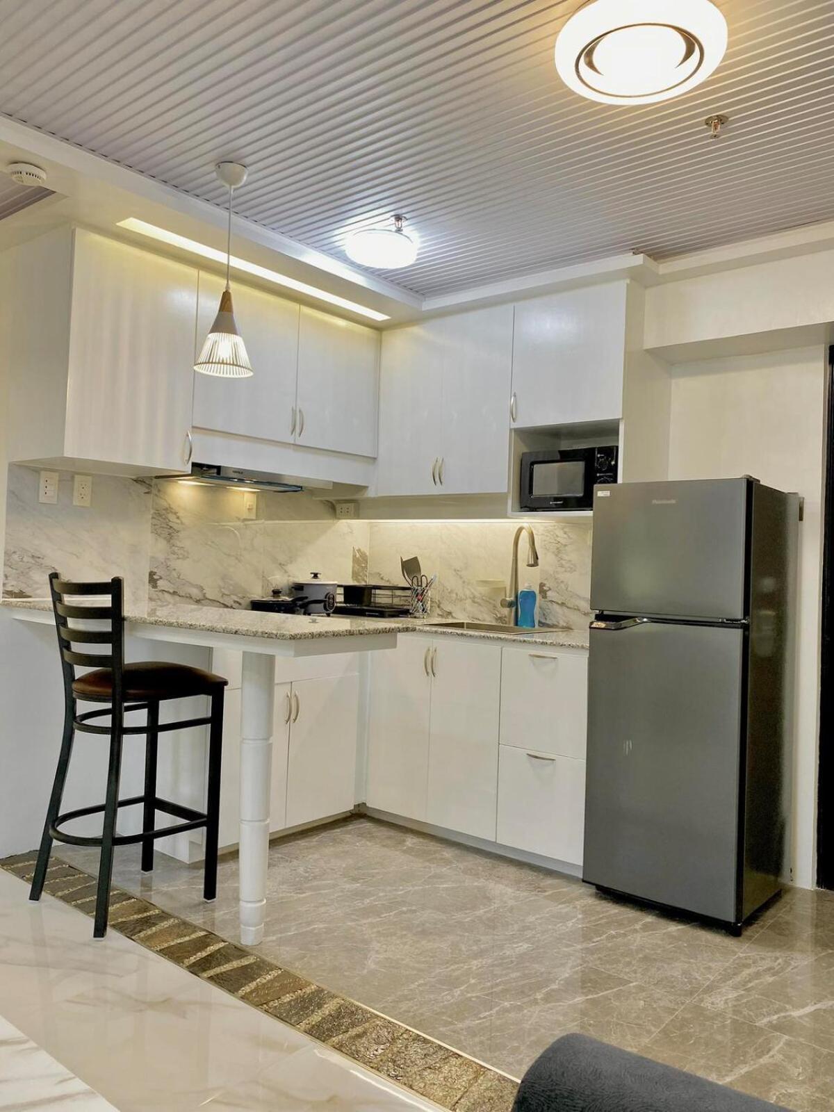 225 Elegant And Comfort Apartment