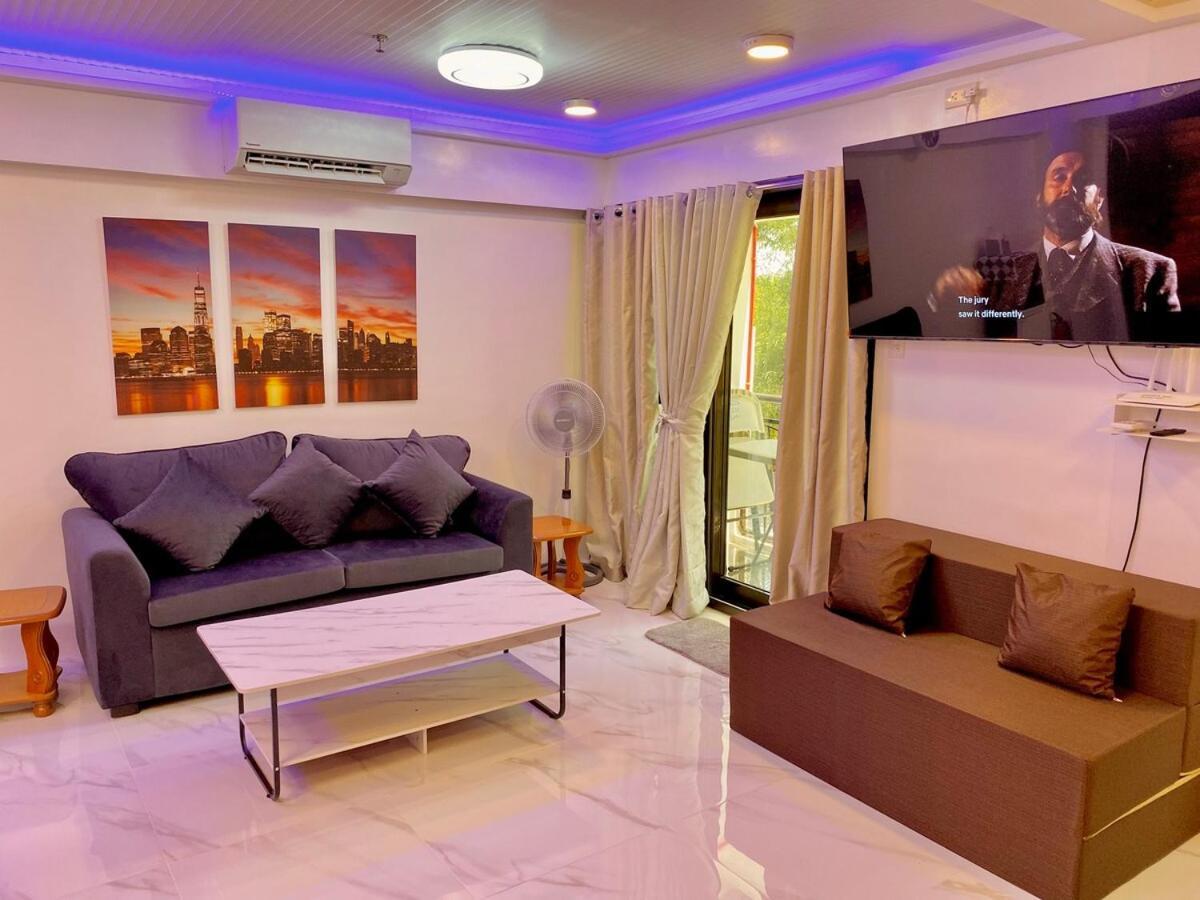 225 Elegant And Comfort Apartment
