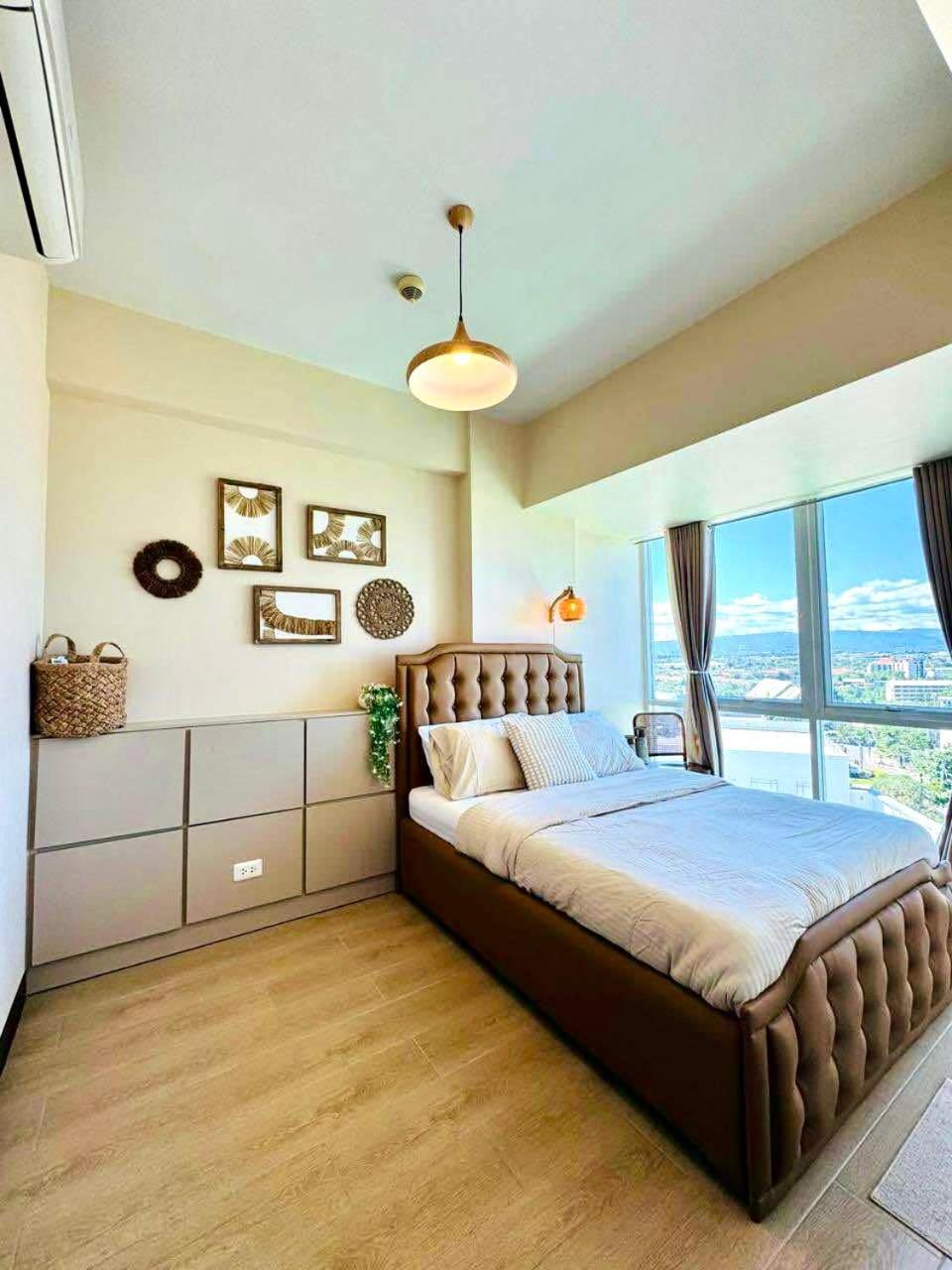 Minimalist, Mactan Newtown 1br Apartment