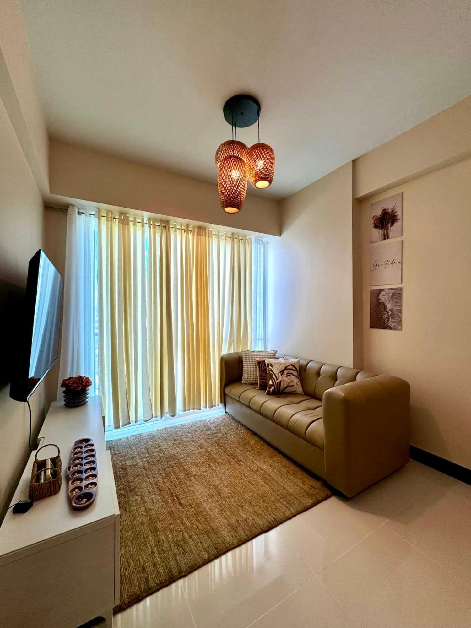 Minimalist, Mactan Newtown 1br Apartment *