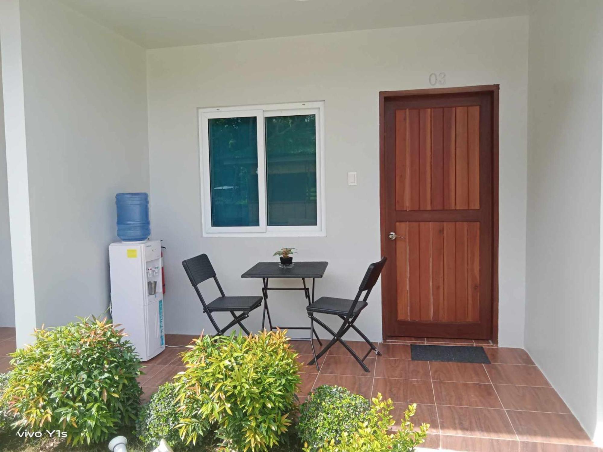J & L Apartelle Moalboal