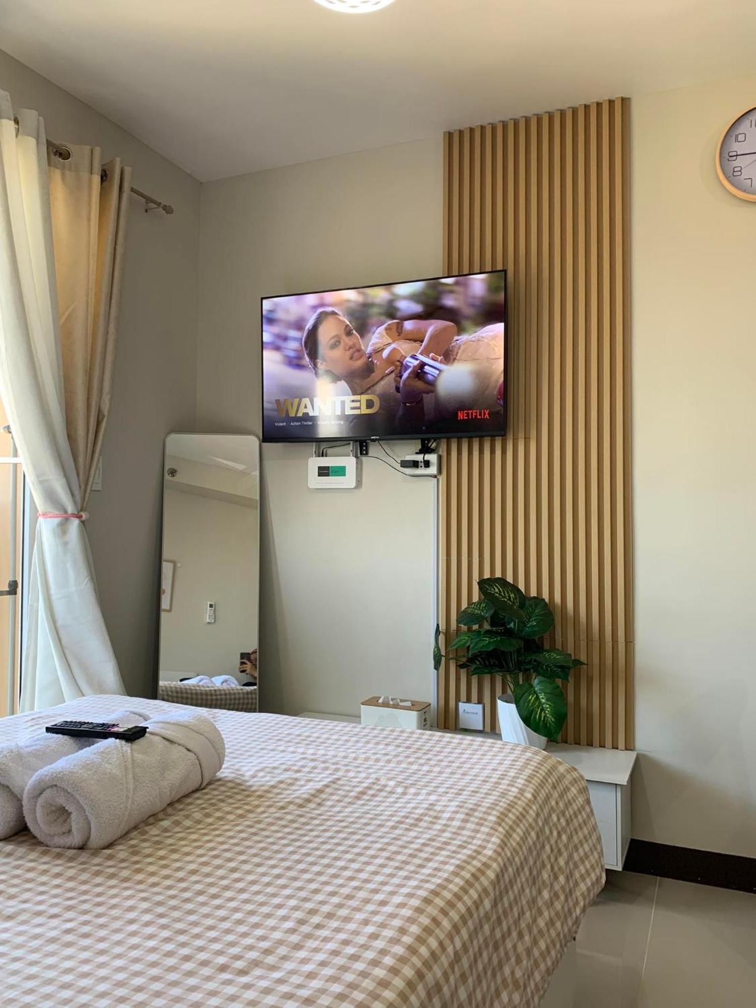 Chad's Staycation Aparthotel *
