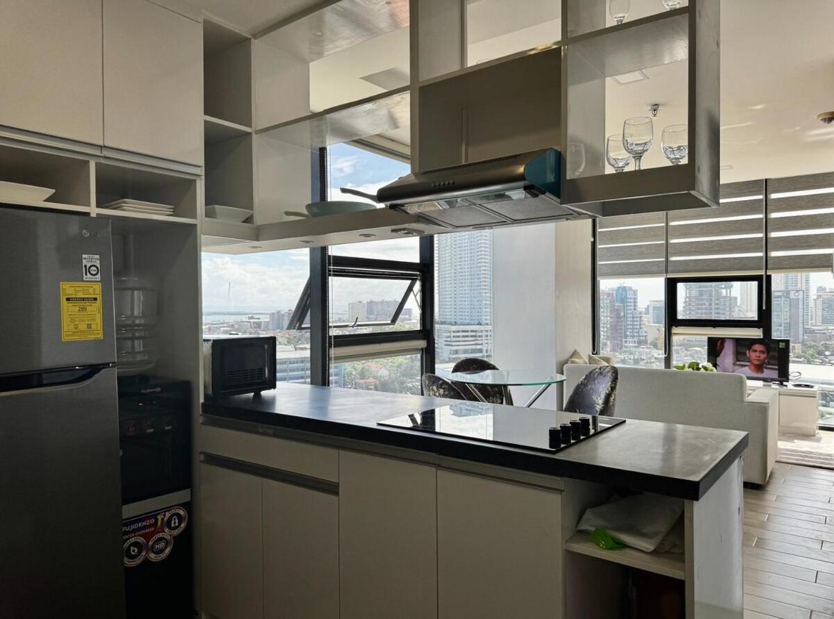 Skyline Serenity Apartment