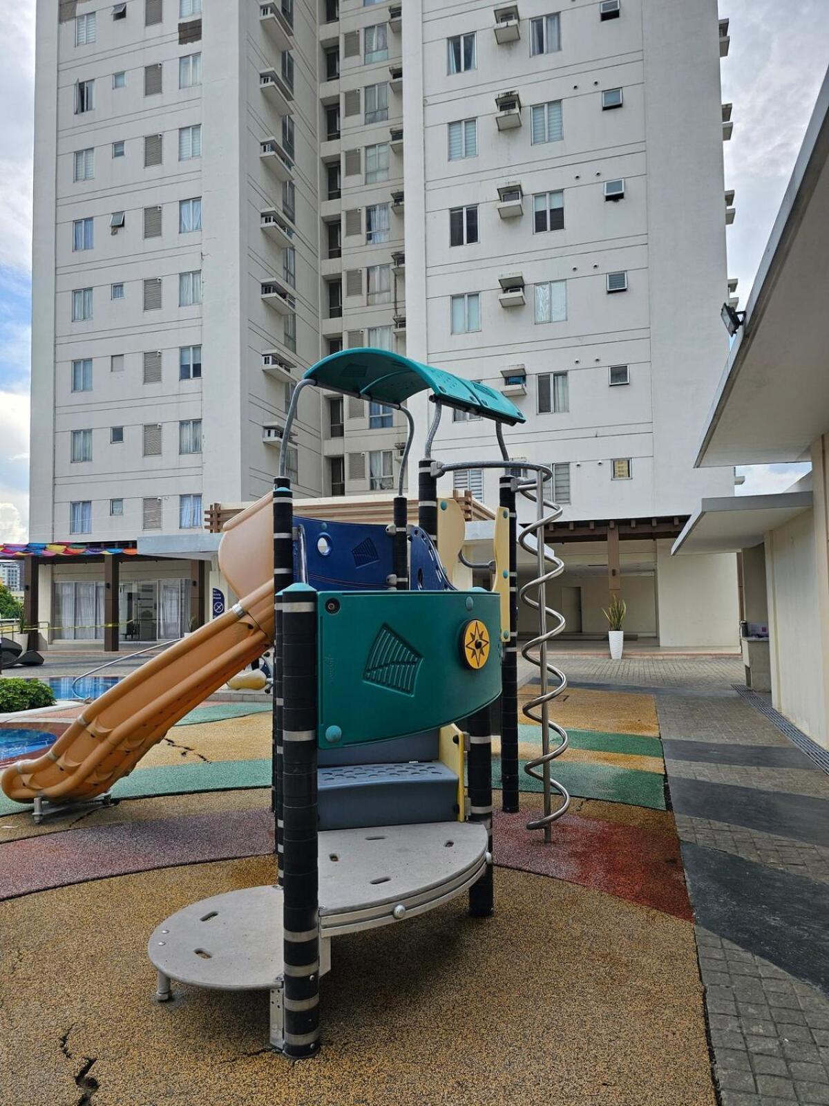 20th Floor 1br It Park Unit Across Sugbo Mercado Cebu