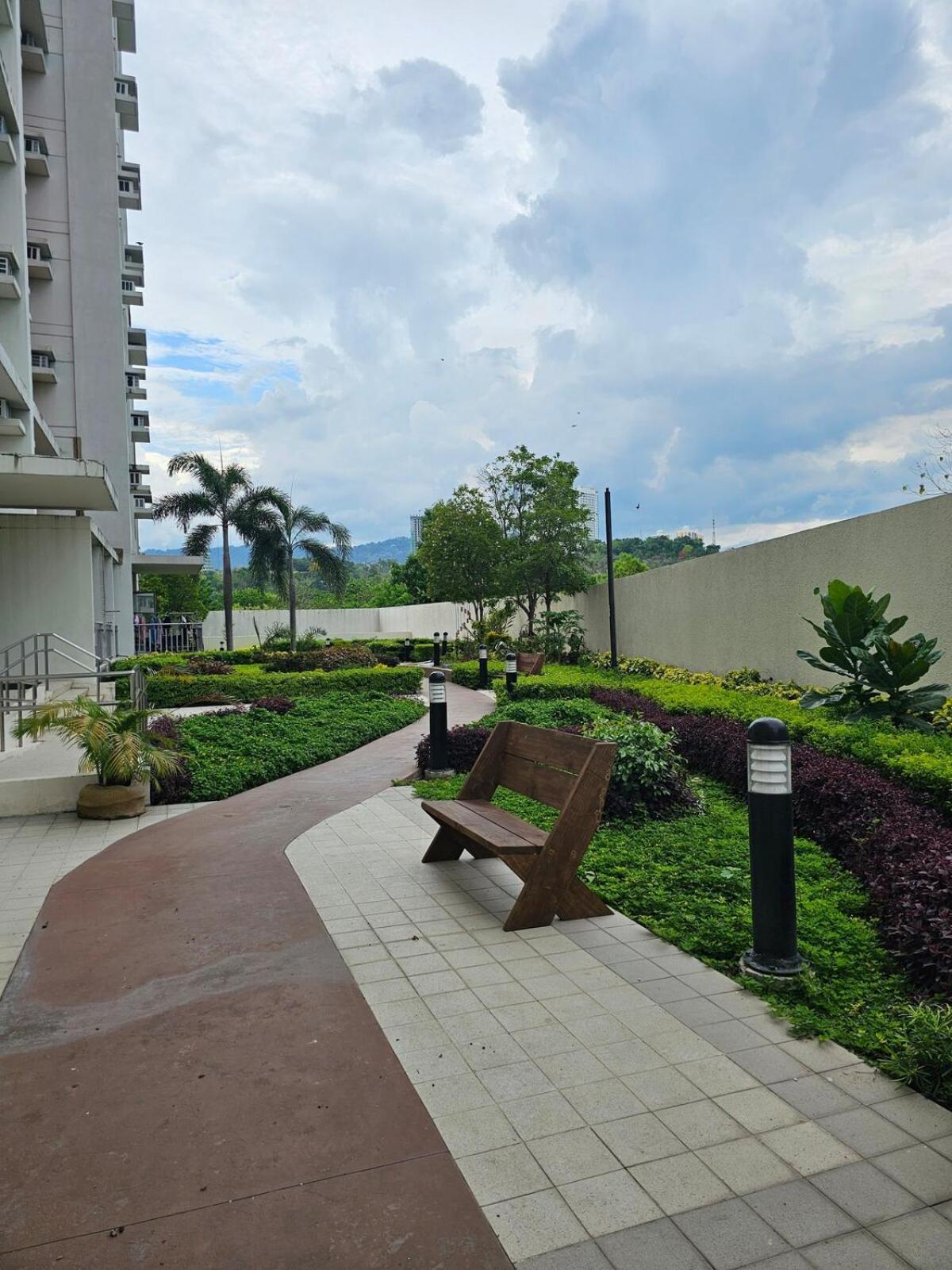 Apartment 20th Floor 1br It Park Unit Across Sugbo Mercado Cebu