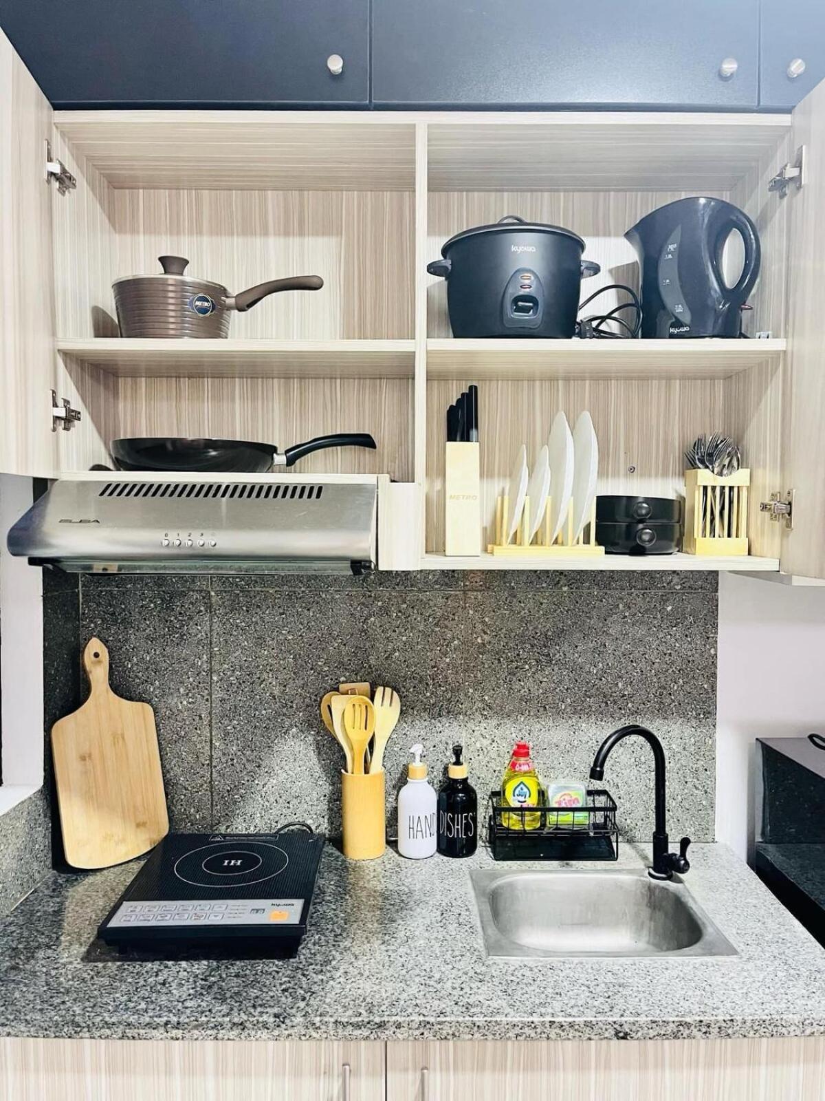Eclectic Haven At Urban Deca Homes Apartment Mandaue City