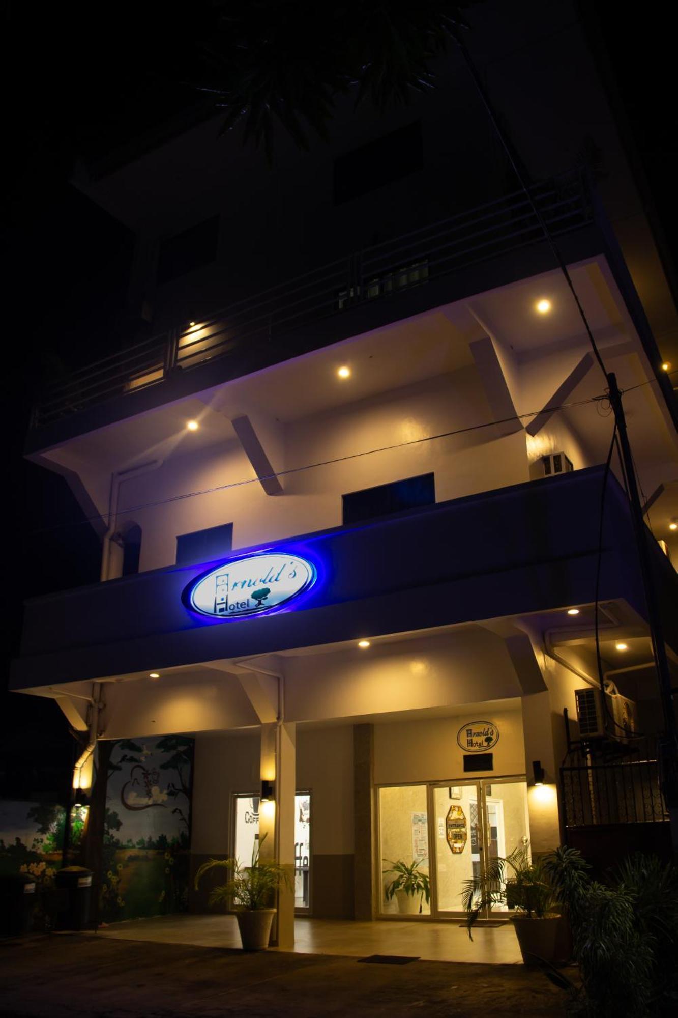 Arnold's Hotel Pooc