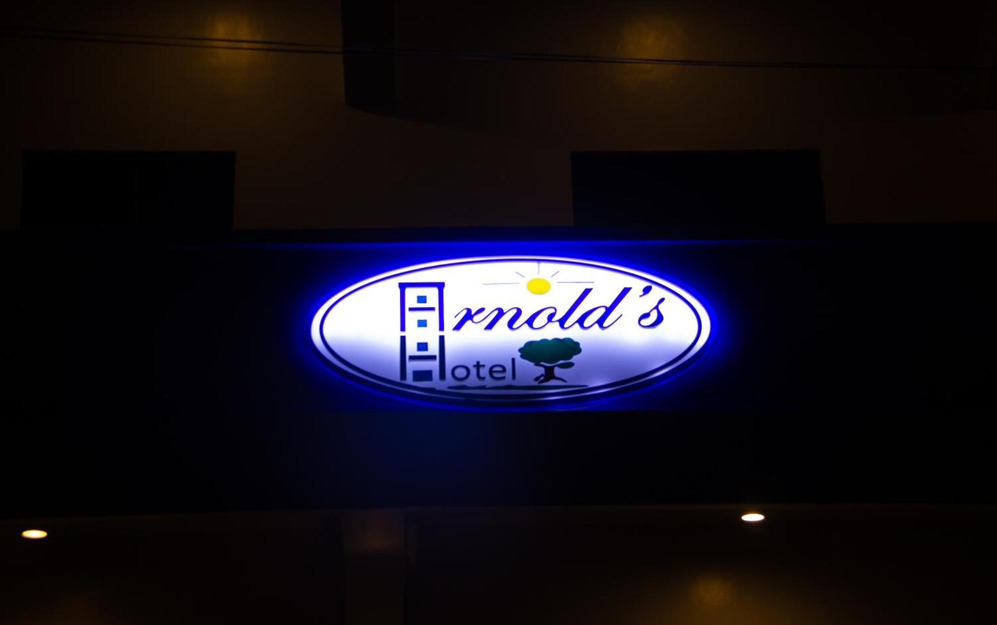 Arnold's * Pooc