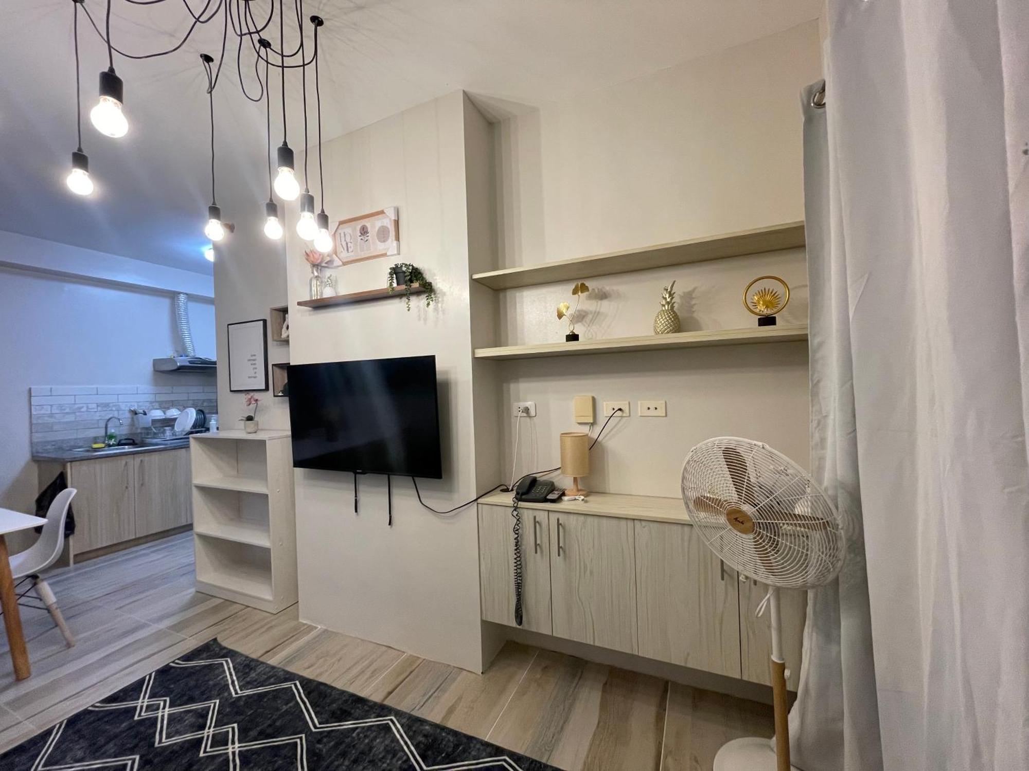 Jimenez's Modern Urban Oasis Apartment *