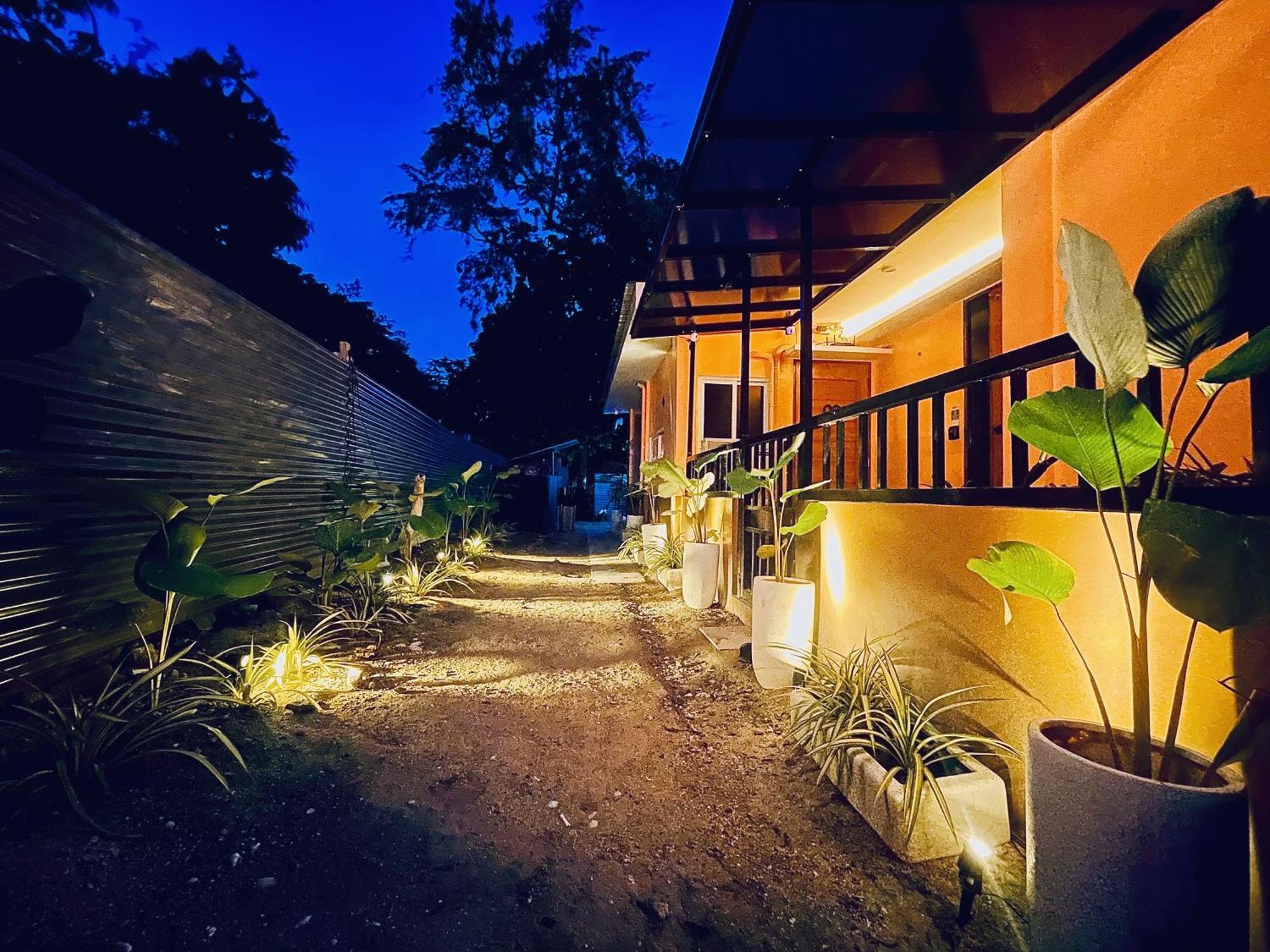 Apartment Group-friendly Stay, Minutes From The Airport *