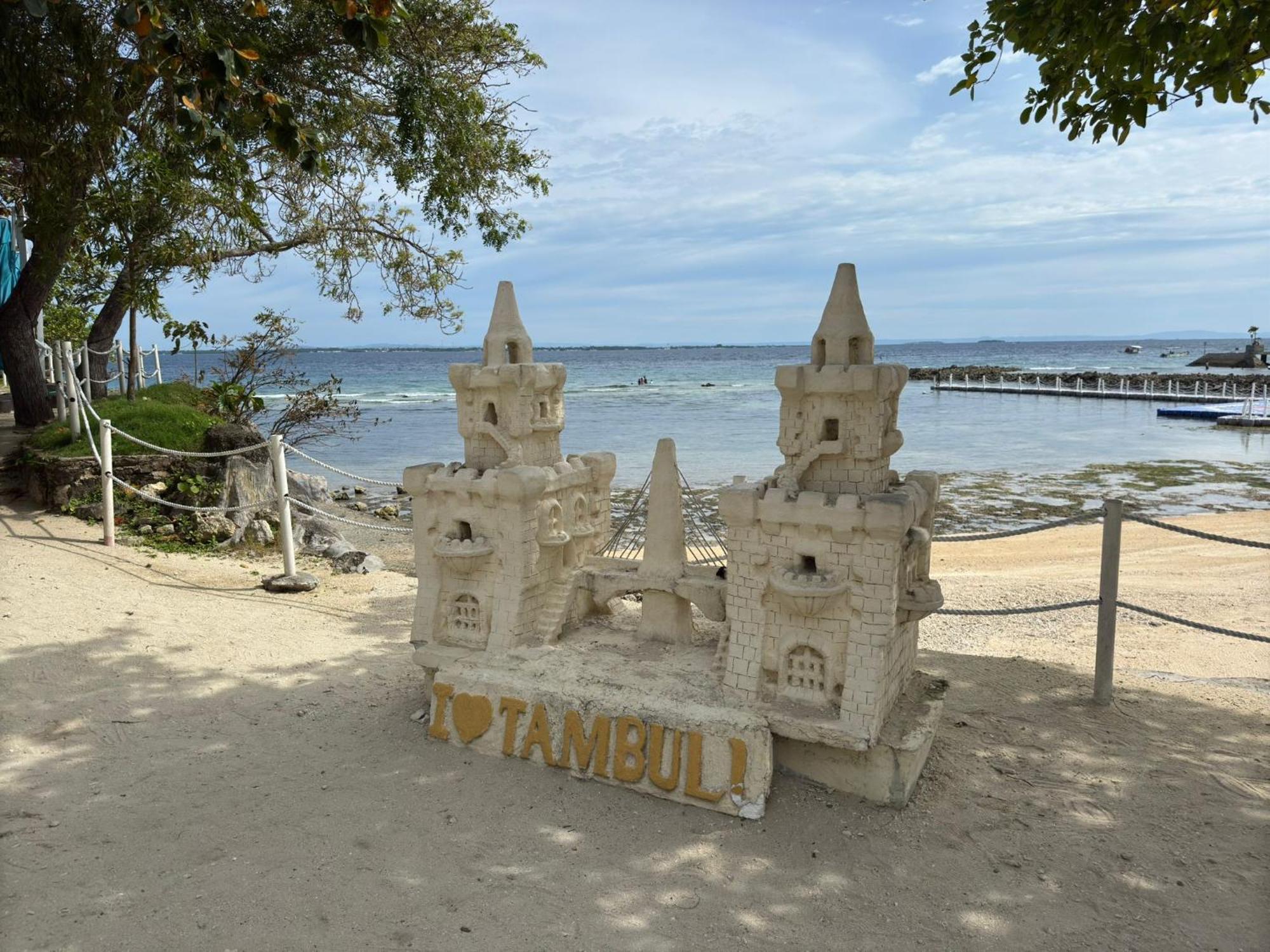 Tambuli Seaside & Residences Aparthotel