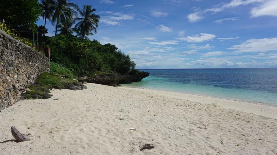Dapdap Shorelines House *