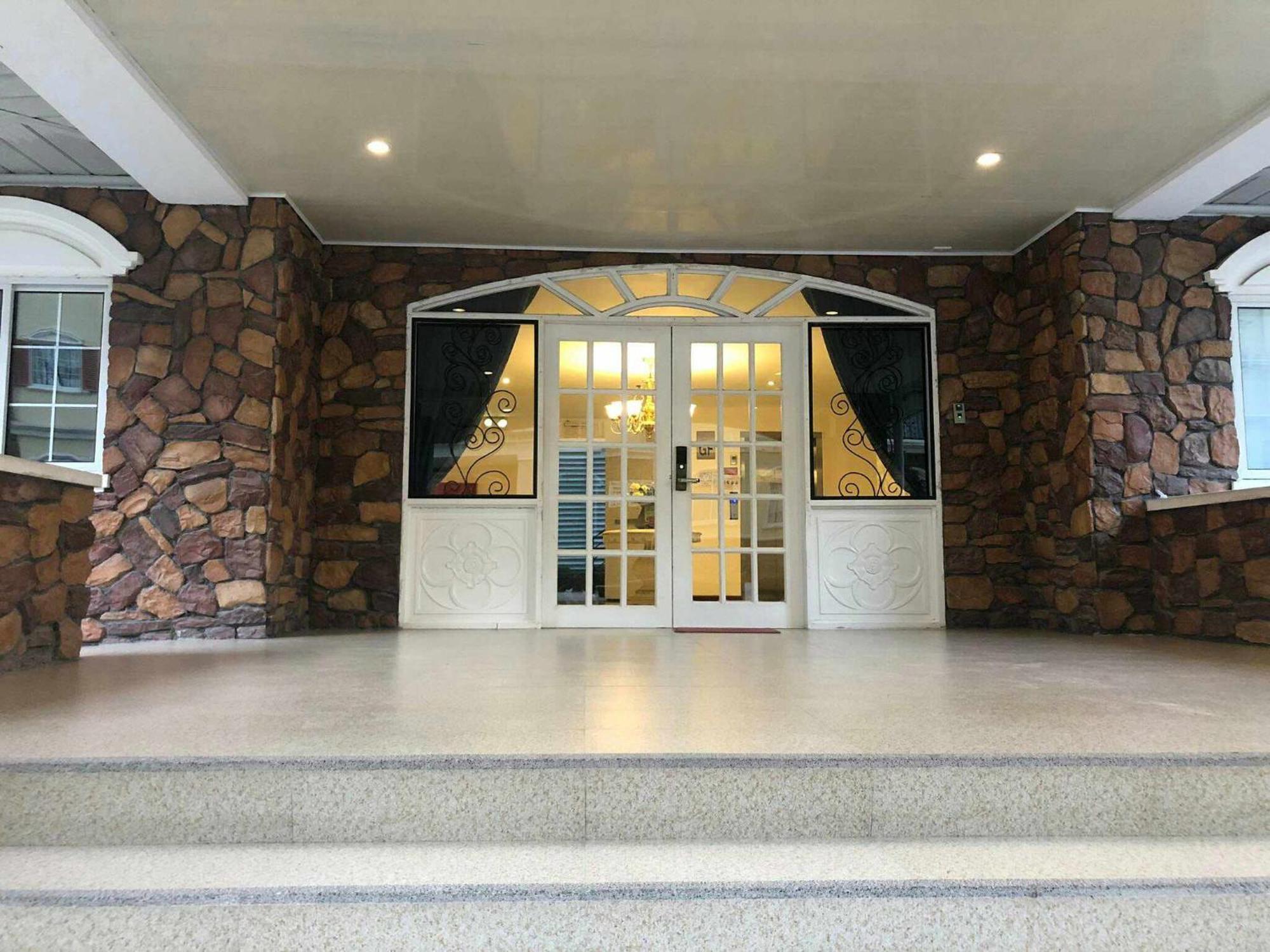 Appleone Banawa Heights Guadalupe *