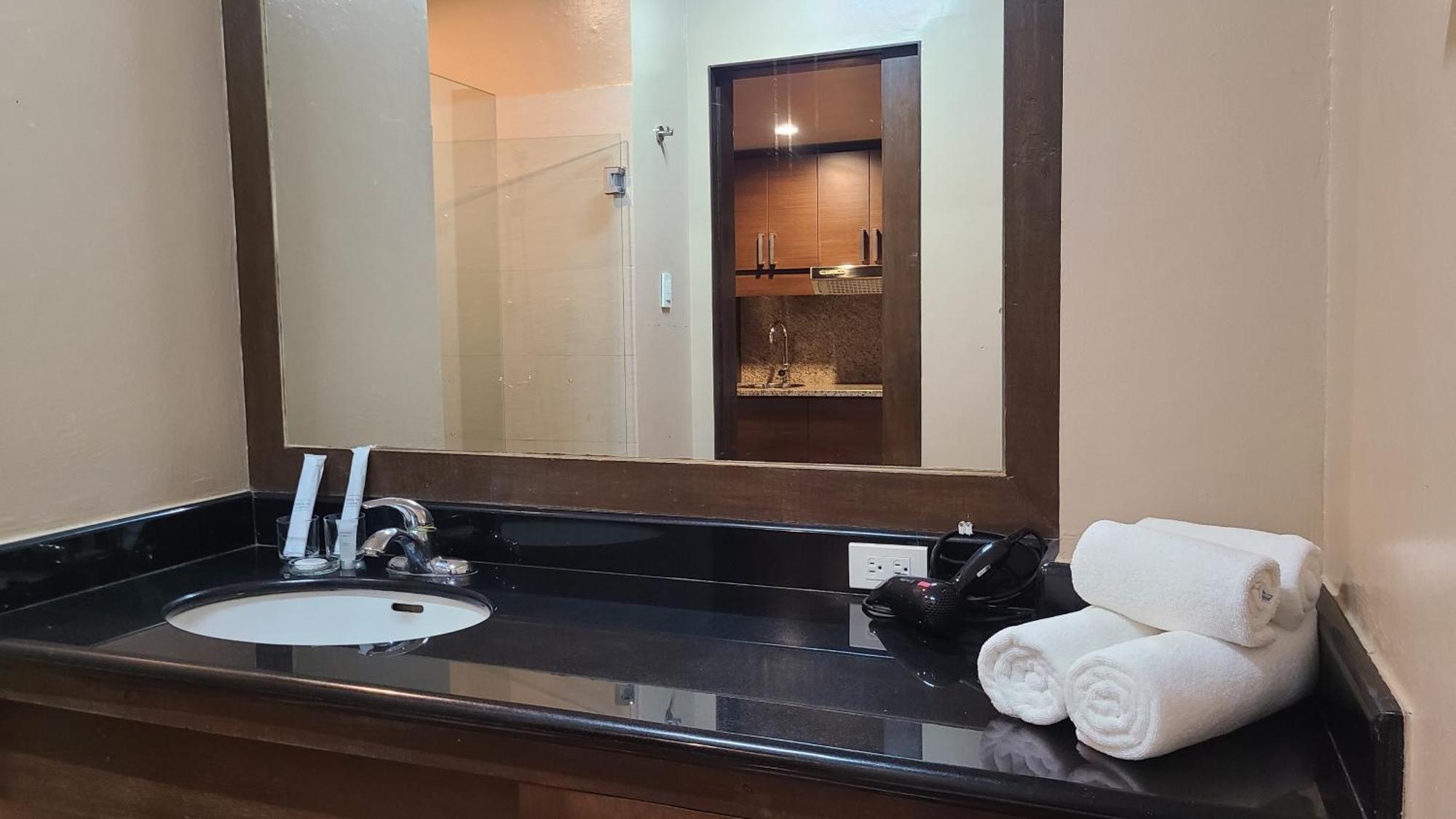 Coralpoint Gardens & Residences * Lapu-Lapu City