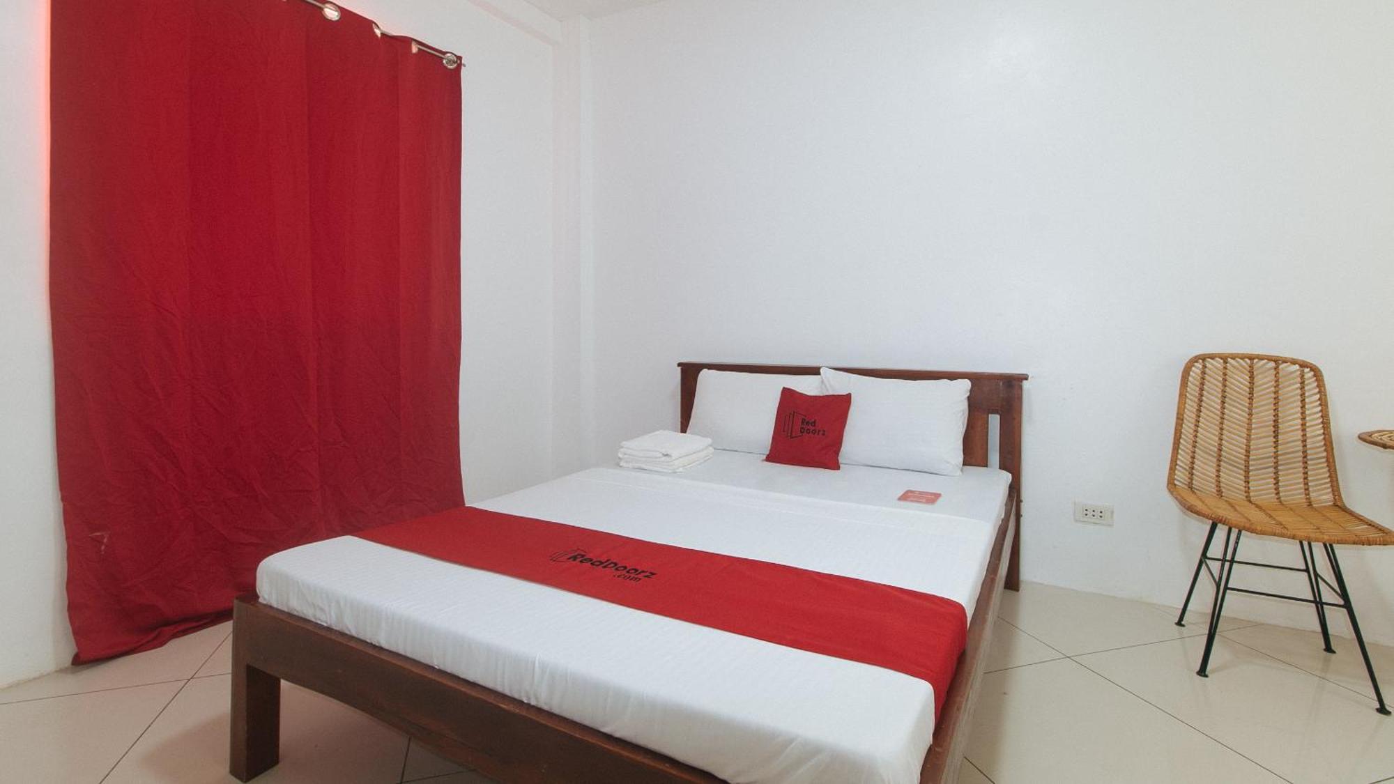 Hotel Reddoorz At Fat J Apartelle Mactan