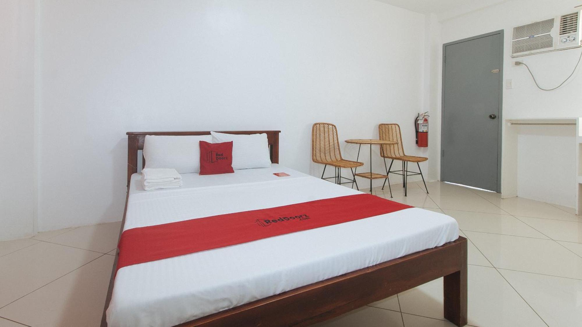 Reddoorz At Fat J Apartelle Mactan Hotel 3*