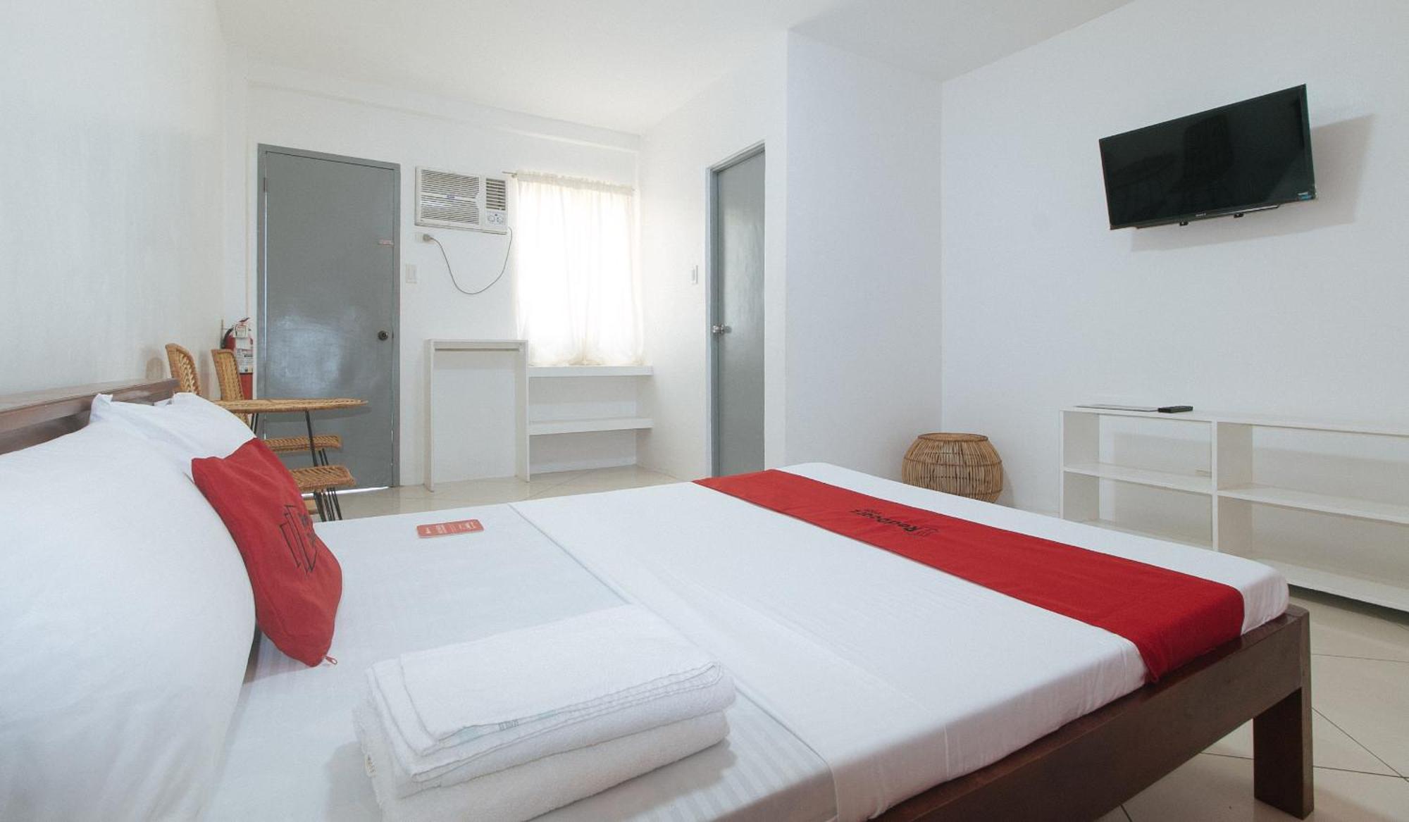Reddoorz At Fat J Apartelle Mactan Hotel