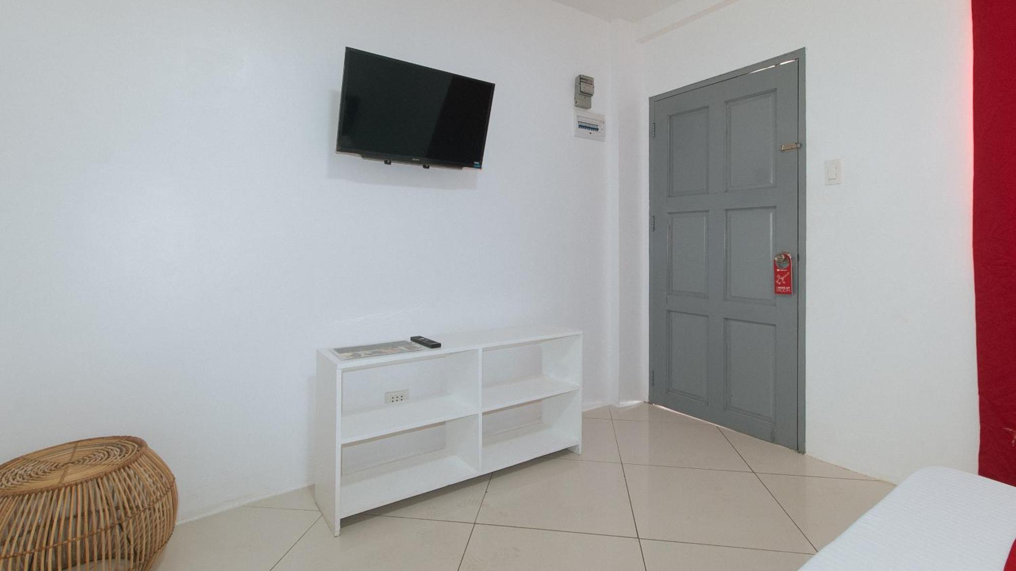 Reddoorz At Fat J Apartelle Mactan Hotel 3*