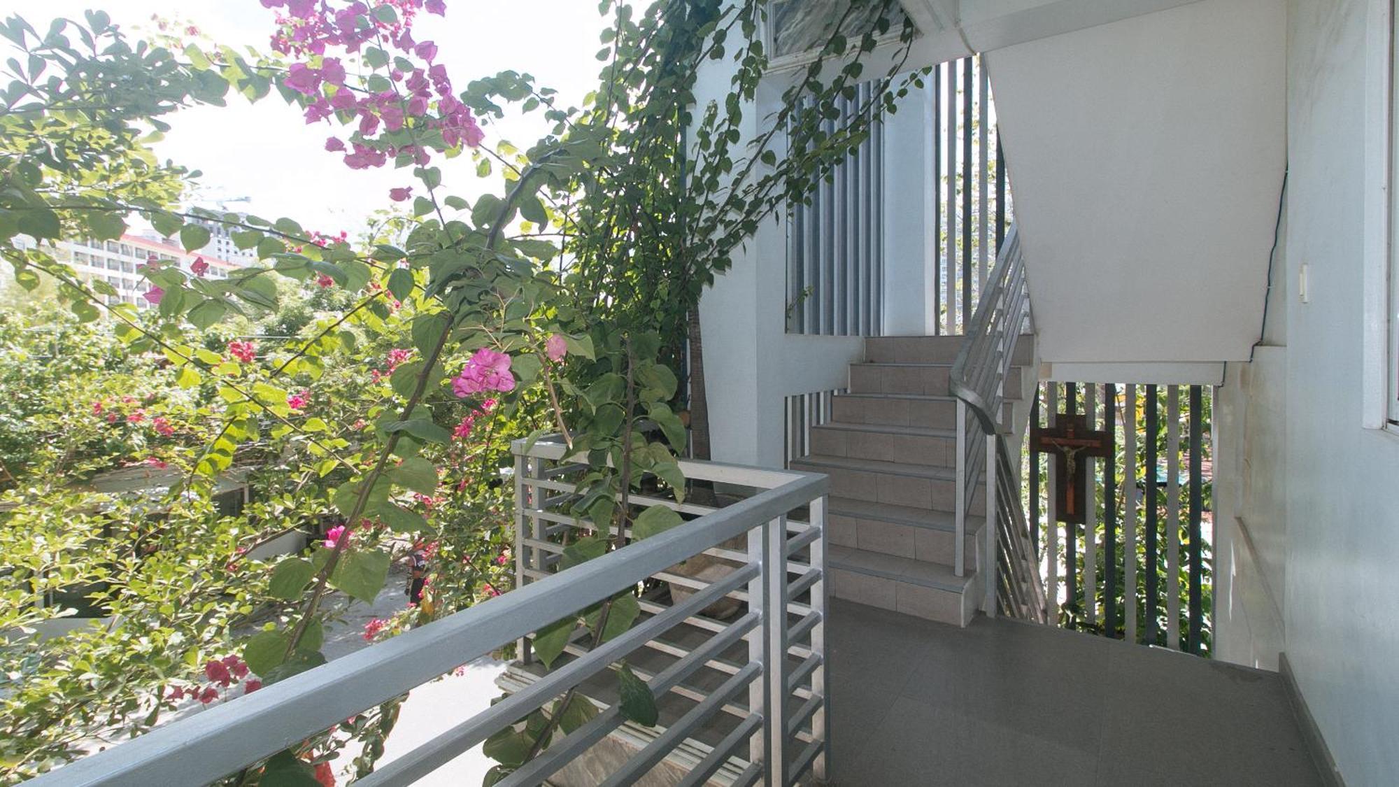 Reddoorz At Fat J Apartelle Mactan Hotel