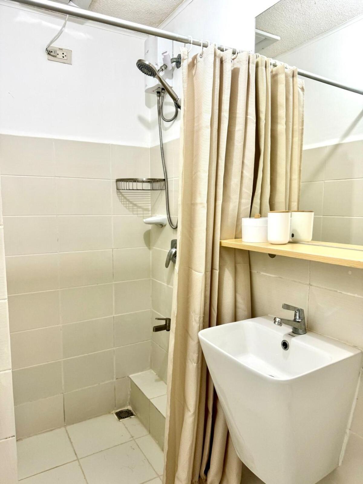 Seaview 2br Near Nustar & Sm Seaside Apartment *