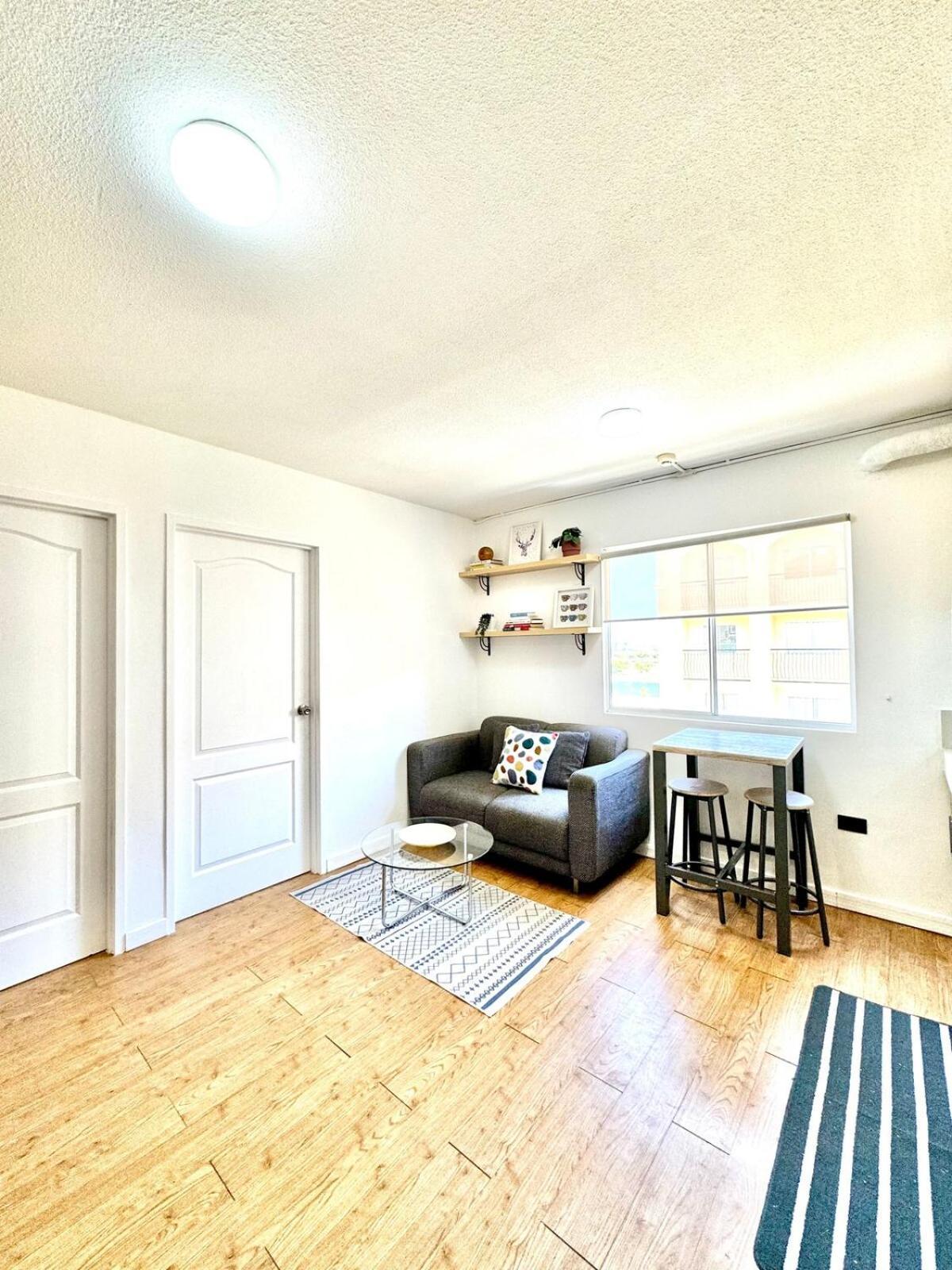 Seaview 2br Near Nustar & Sm Seaside Apartment