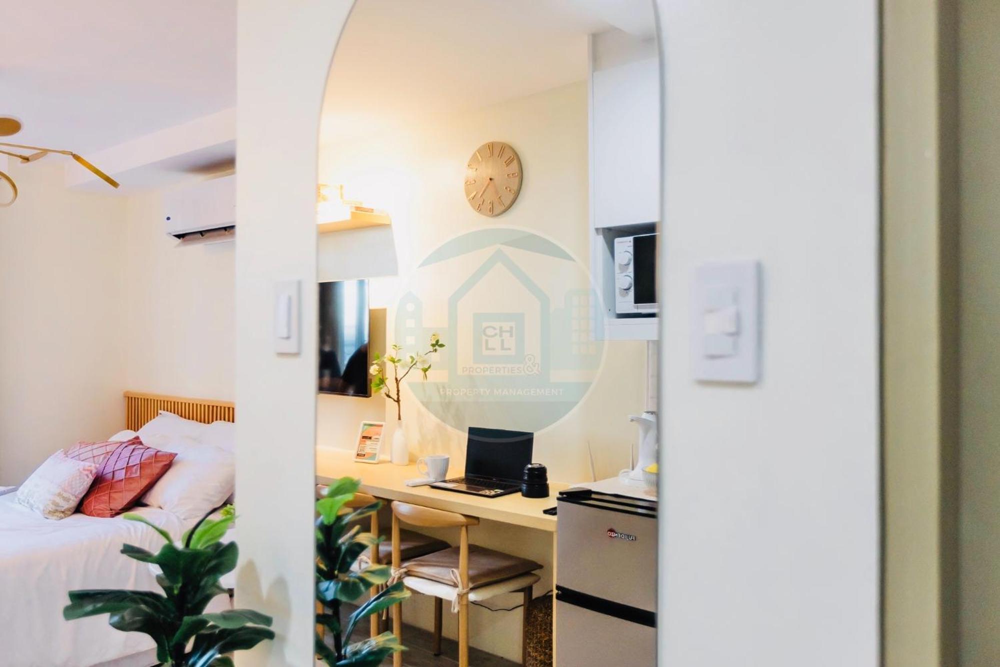 Urban Chic At Ayala Business Park - Fast Wi-fi Netflix Apartment *