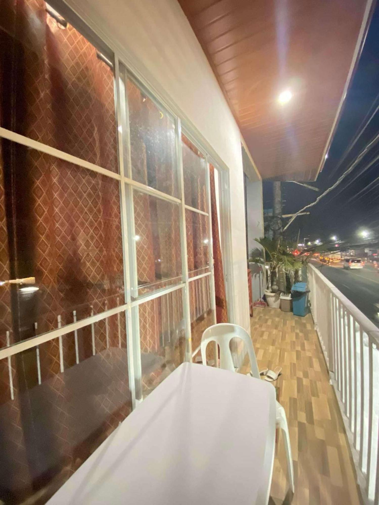 Toncil With Balcony Apartment Cebu