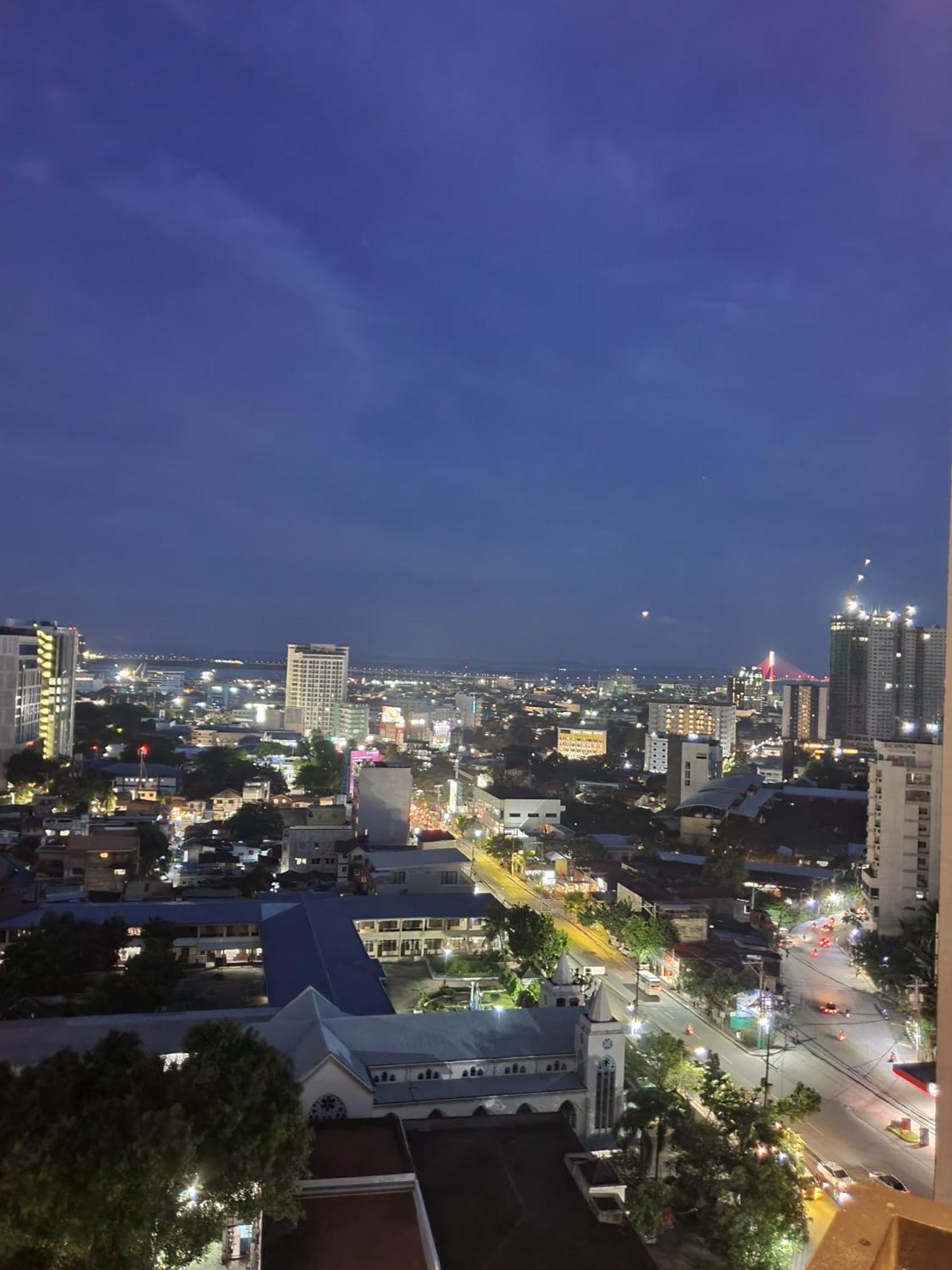 Budget Near Ayala Mall Cebu, Vfs - Sea And View With Balcony Apartment Cebu