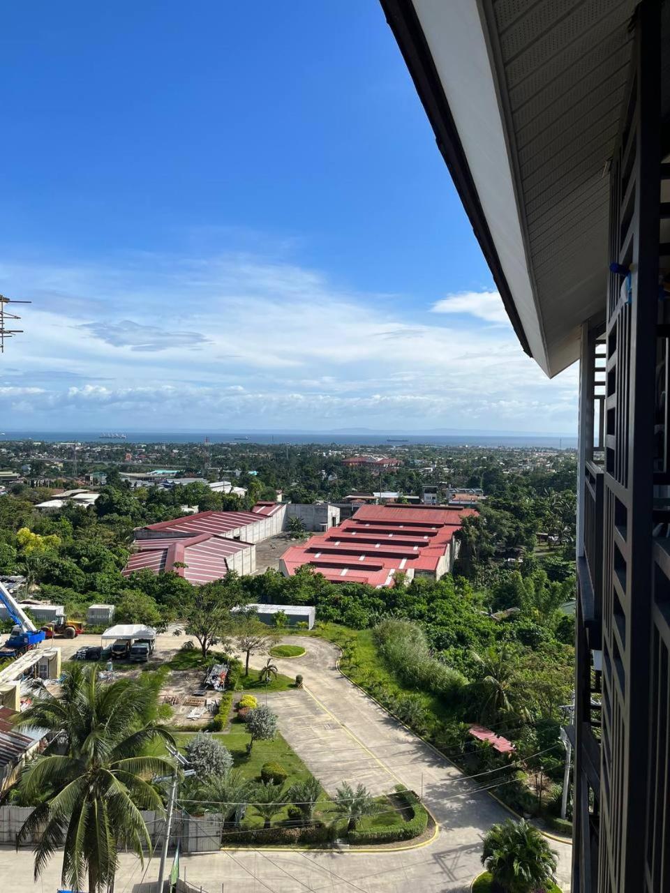 Antara-queenbed-balcony-hotshower-workcoffee Station-fullkitchen *