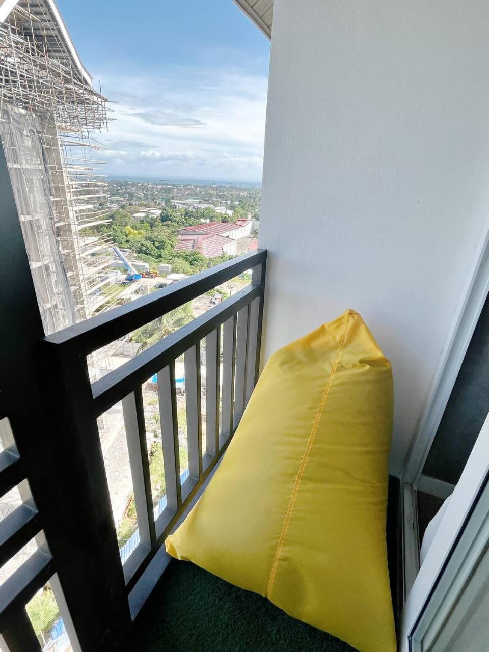 Antara-queenbed-balcony-hotshower-workcoffee Station-fullkitchen