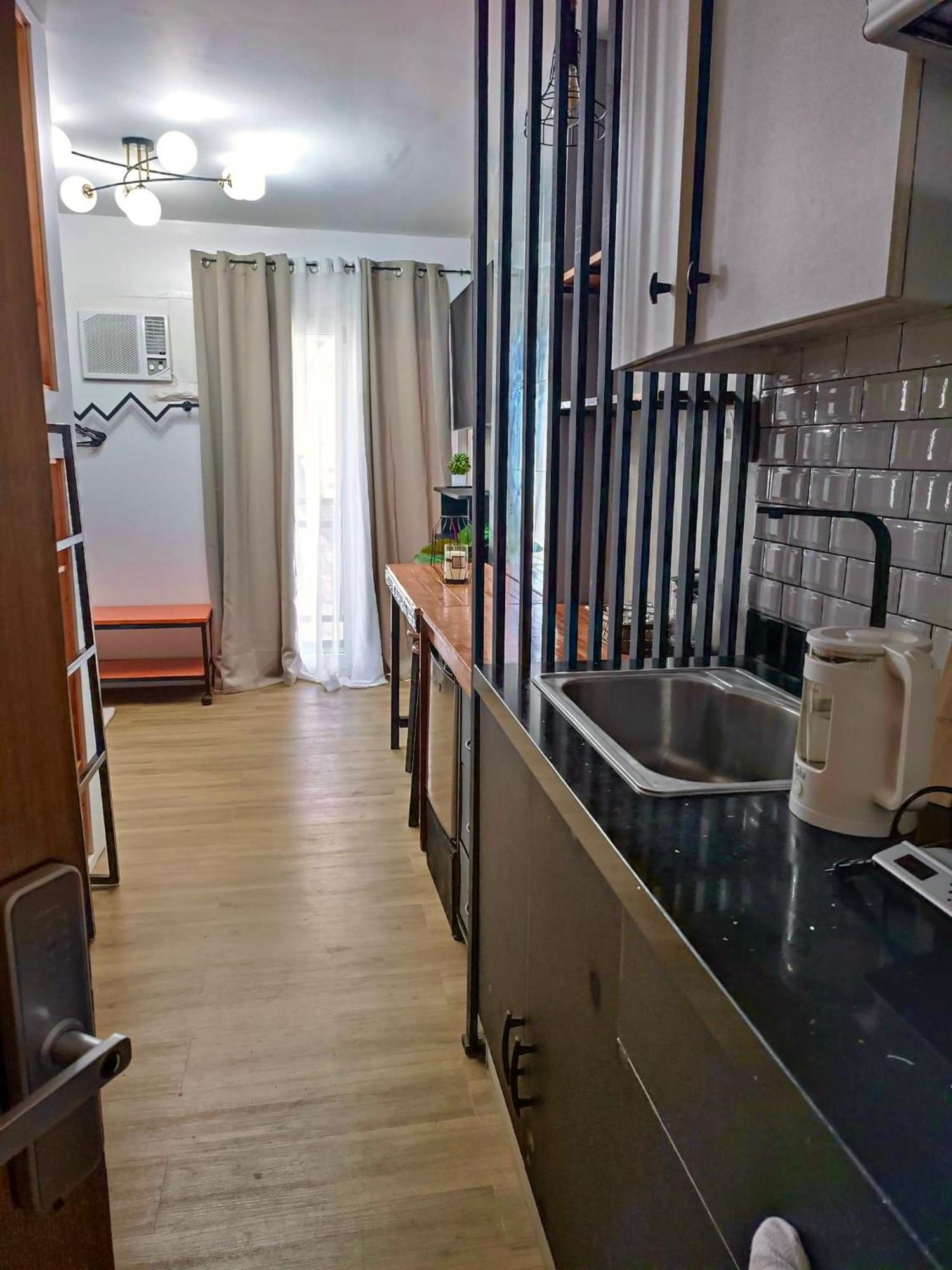 Antara-queenbed-balcony-hotshower-workcoffee Station-fullkitchen *