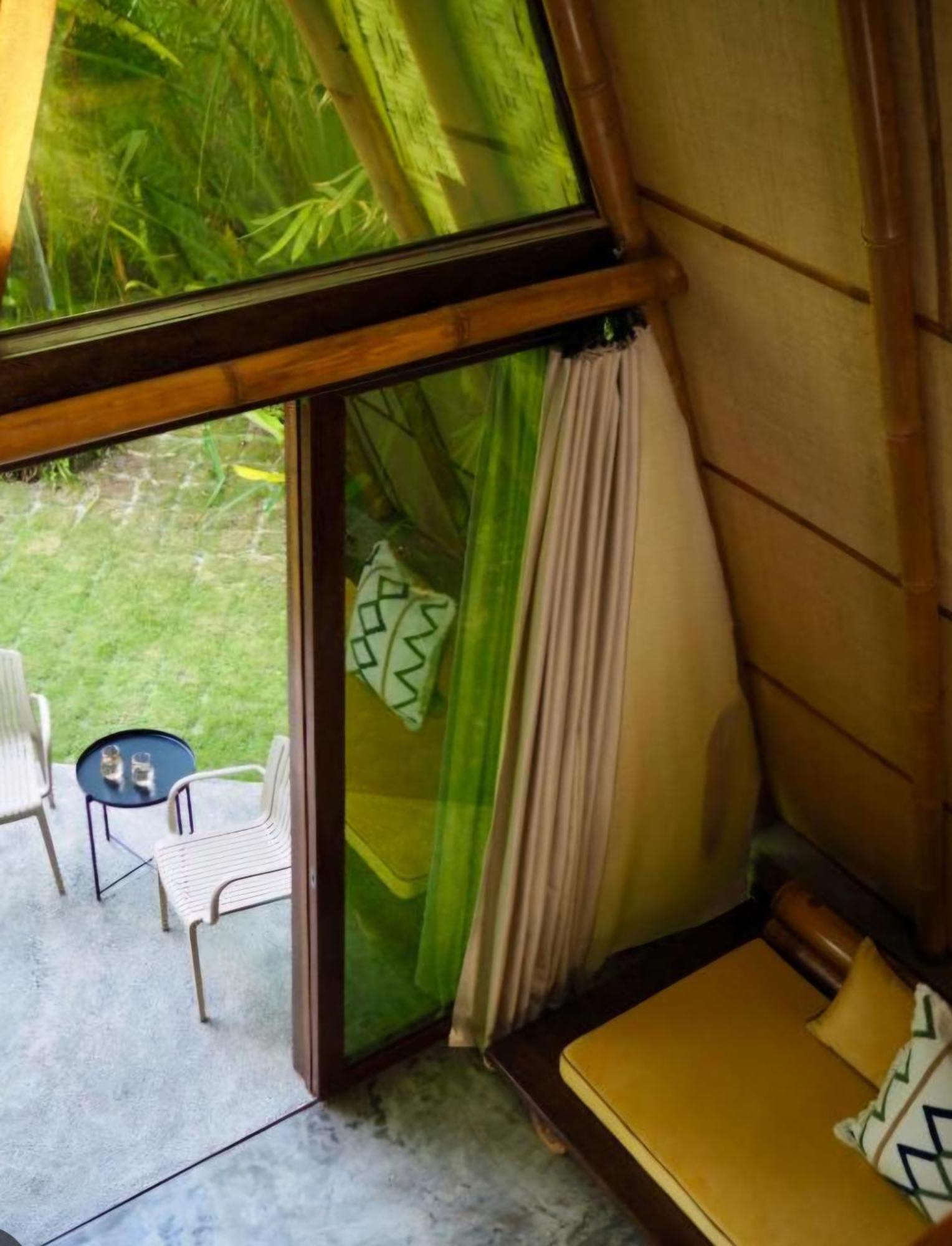 Nirvana Bamboo & Dive Moalboal