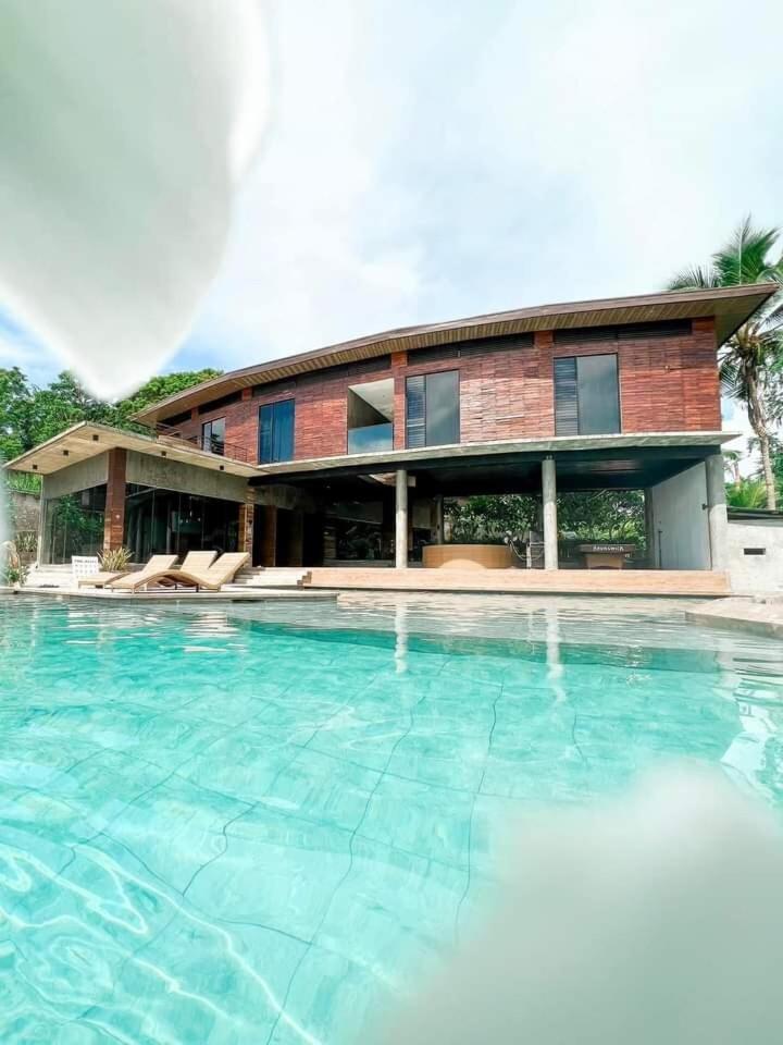 Zaruchi Villa *