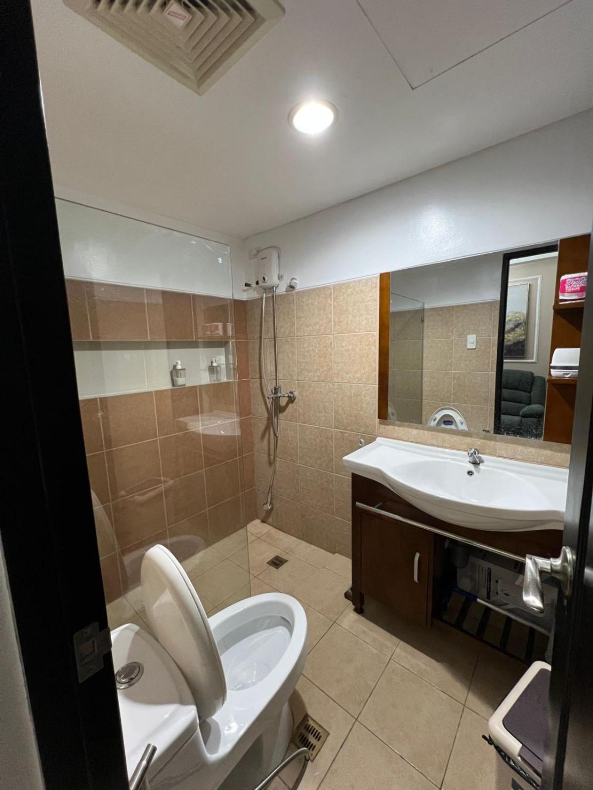 Spacious 1br With Panoramic Views *
