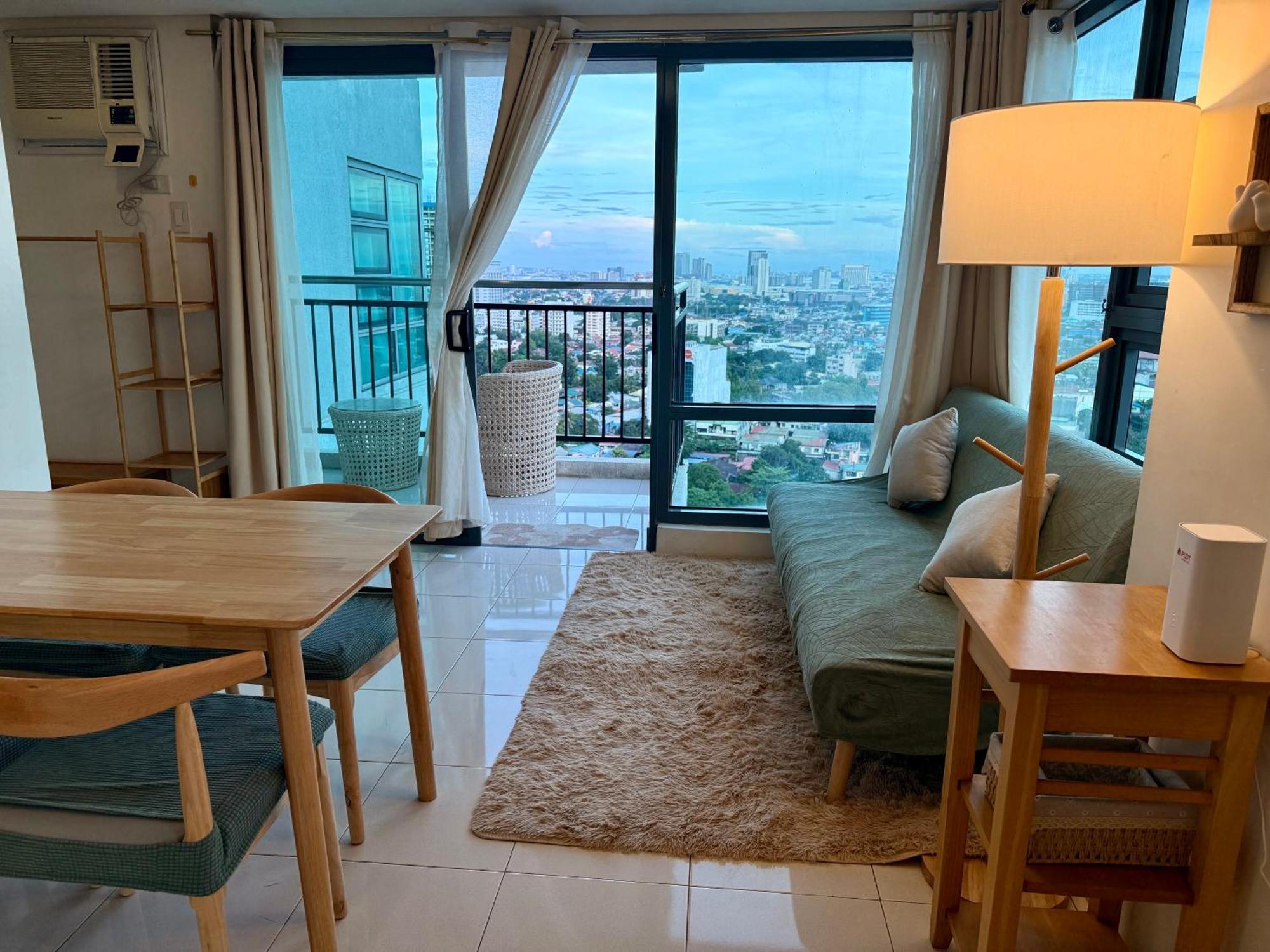 Cozy Panoramic View Unit Apartment *