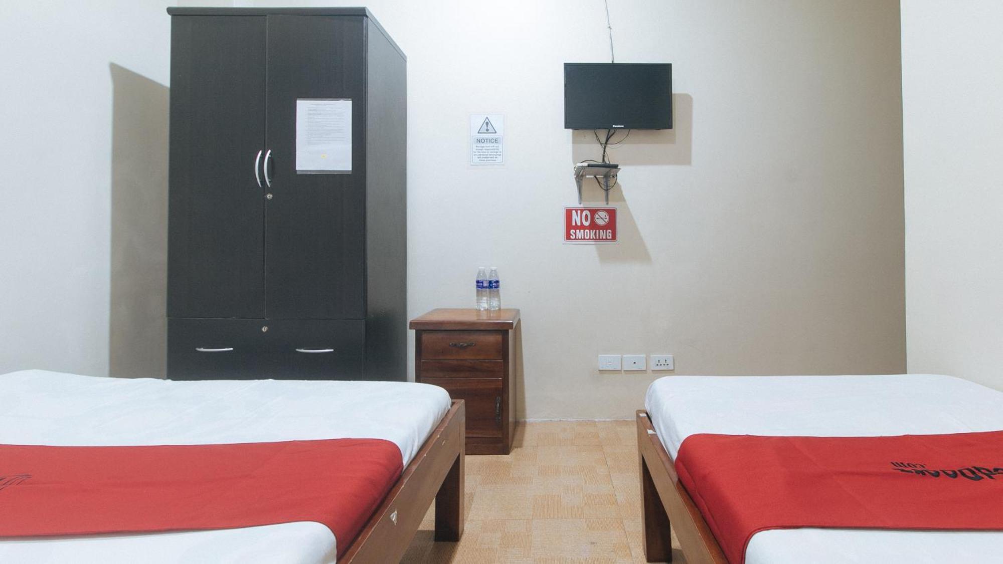 Reddoorz Near Talisay District Hospital Hotel