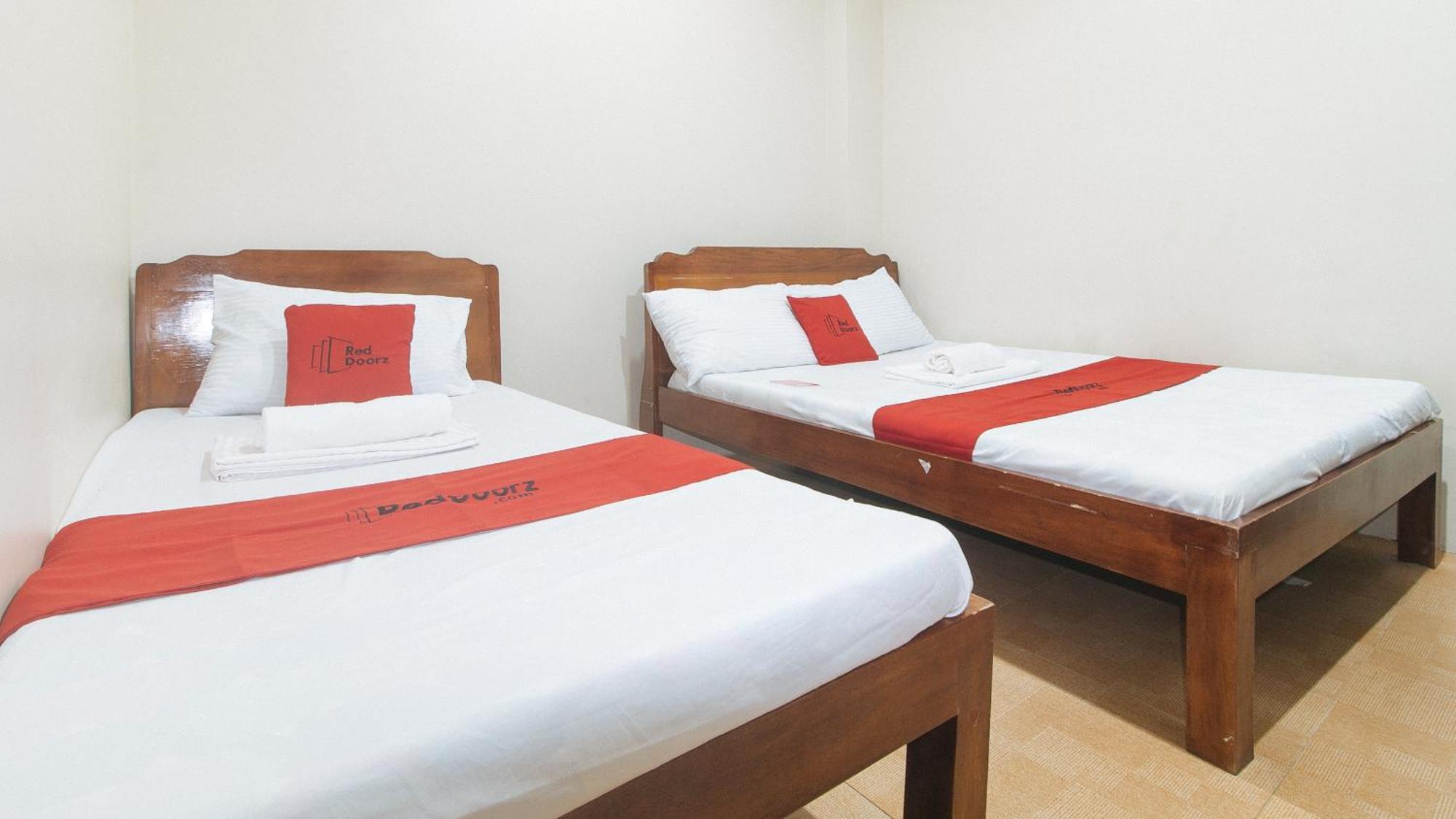 Hotel Reddoorz Near Talisay District Hospital