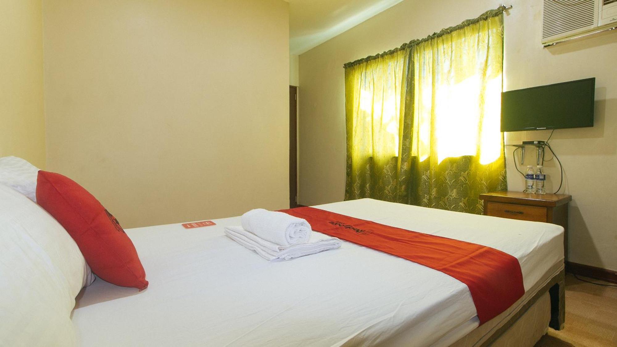 Reddoorz Near Talisay District Hospital Hotel Candulawan