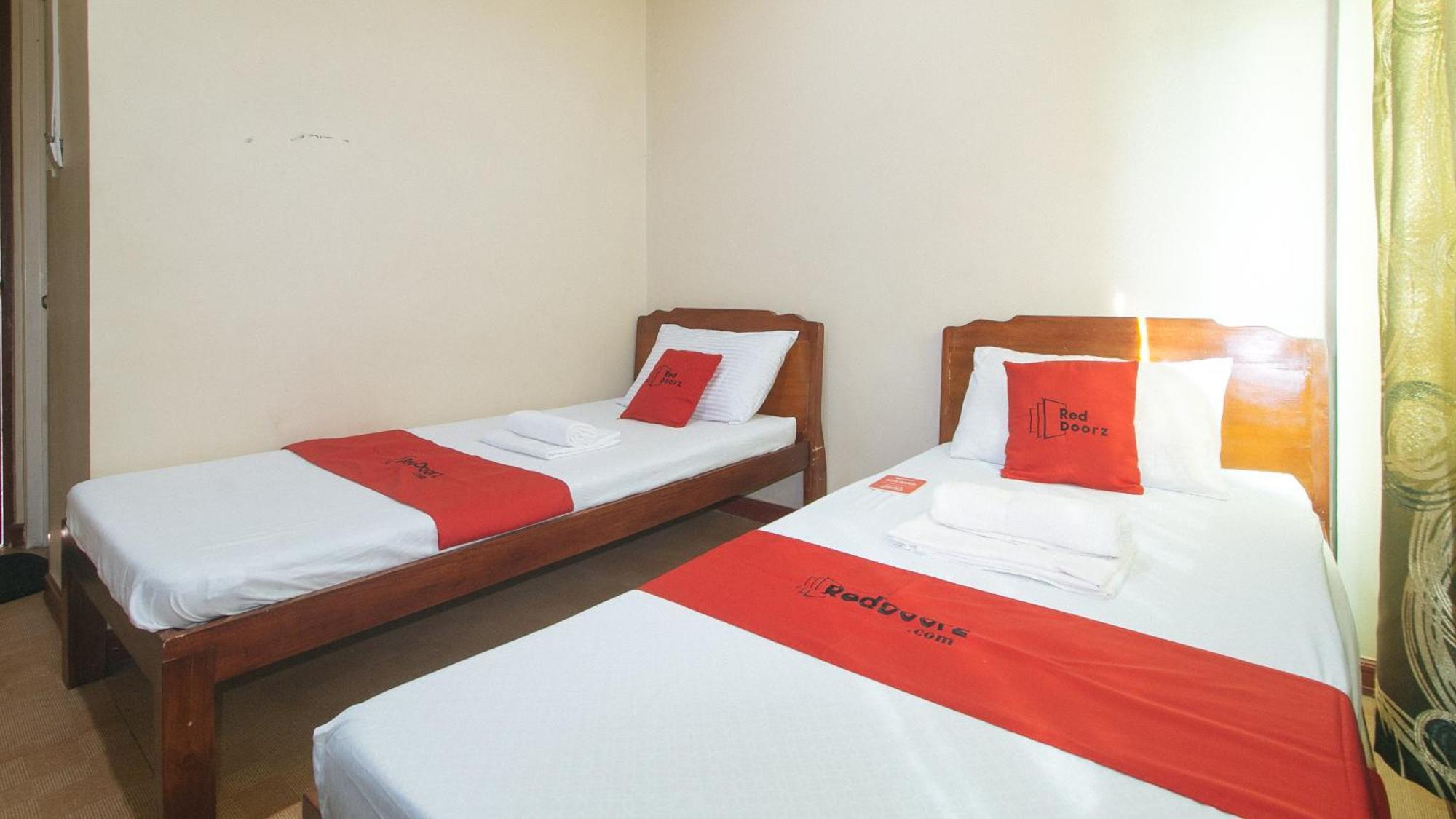 Reddoorz Near Talisay District Hospital 2* Candulawan