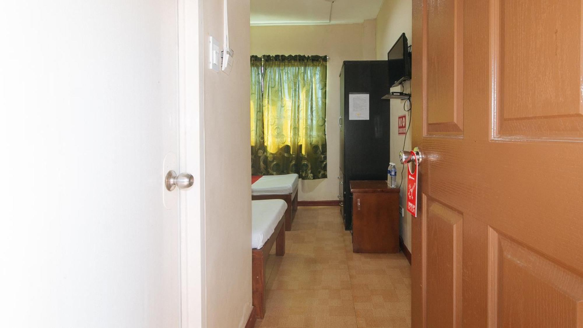Reddoorz Near Talisay District Hospital