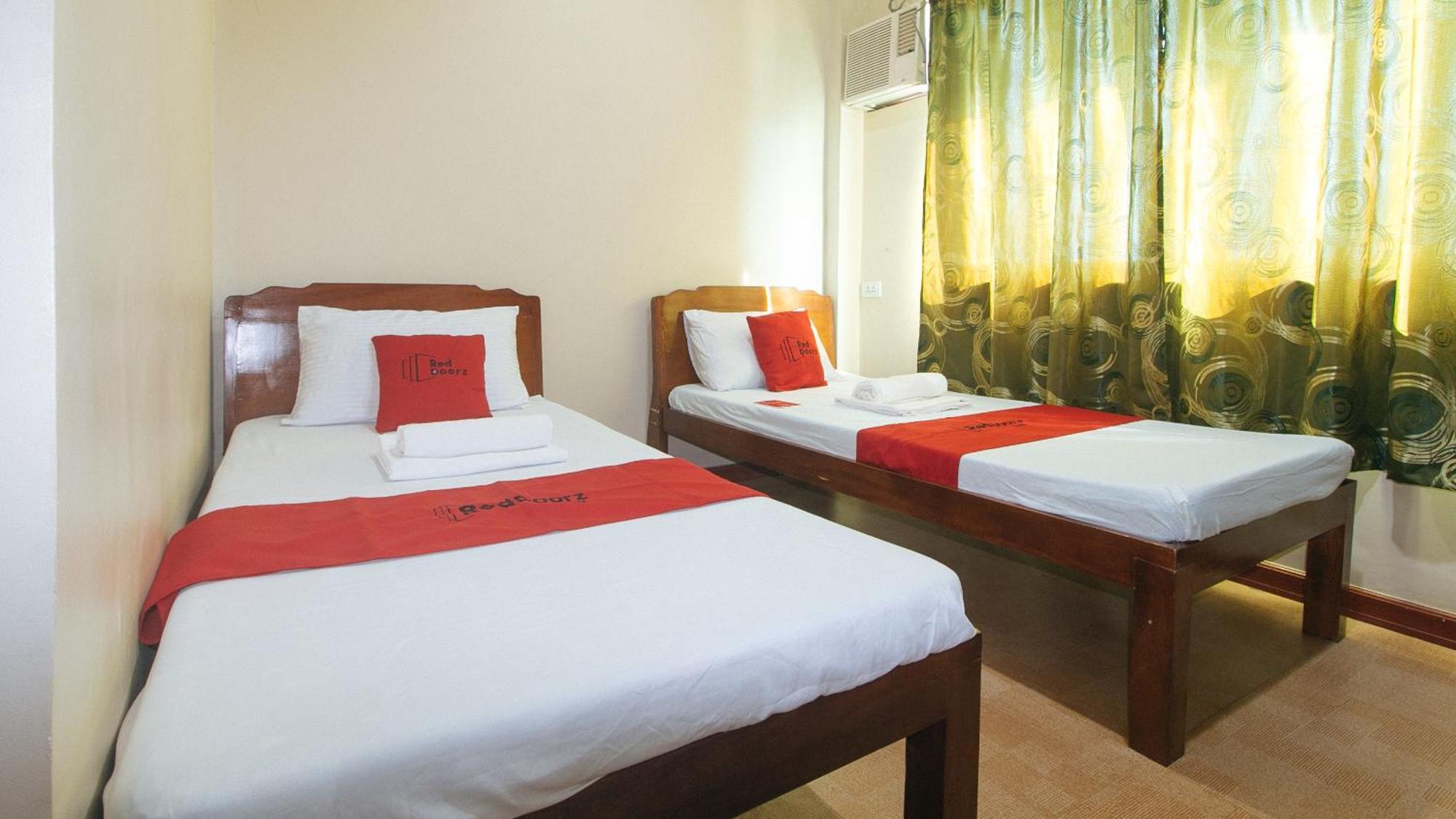 Hotel Reddoorz Near Talisay District Hospital 2*