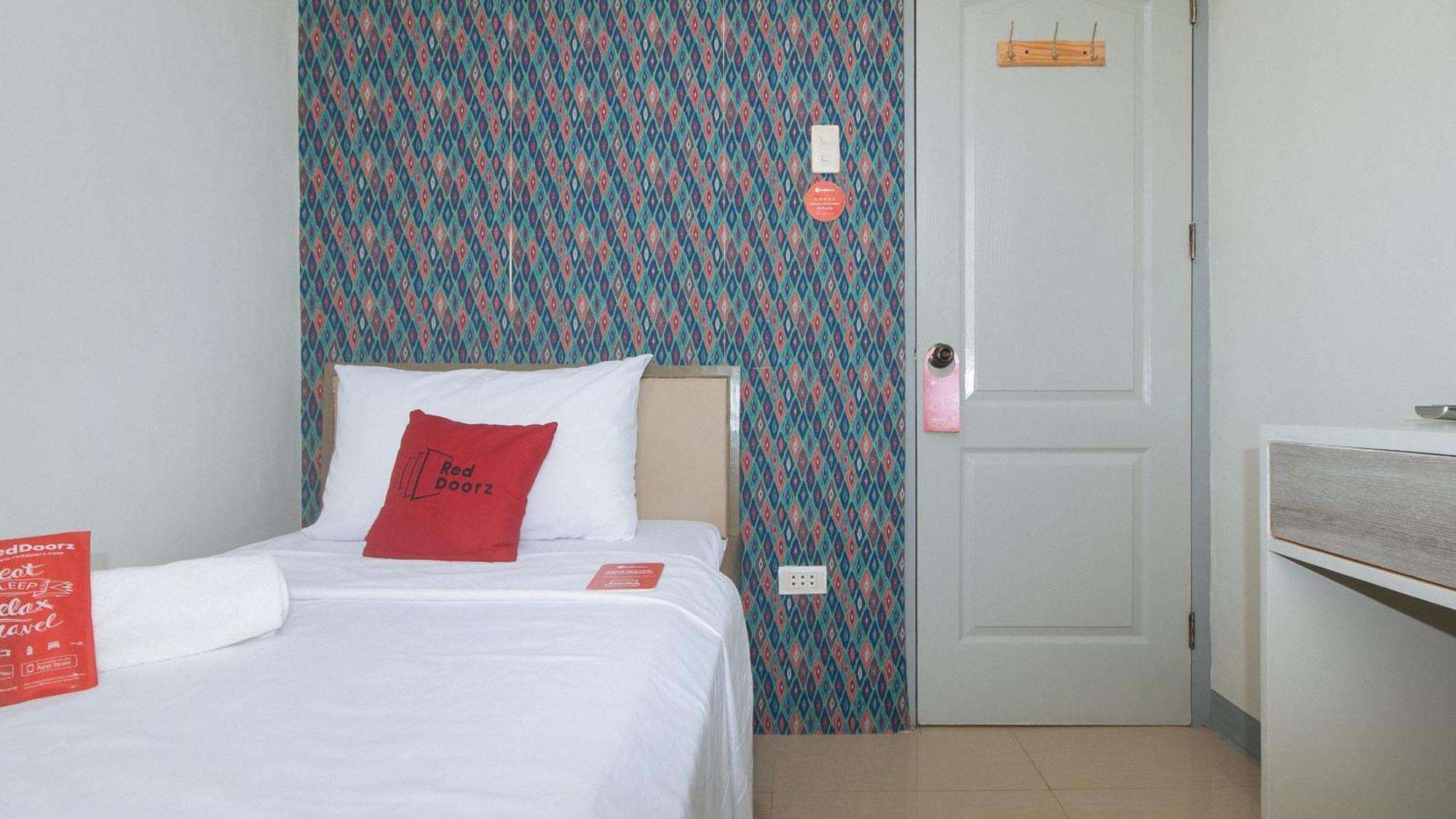 Reddoorz @ St. Paul Village Lapulapu Hotel 2*