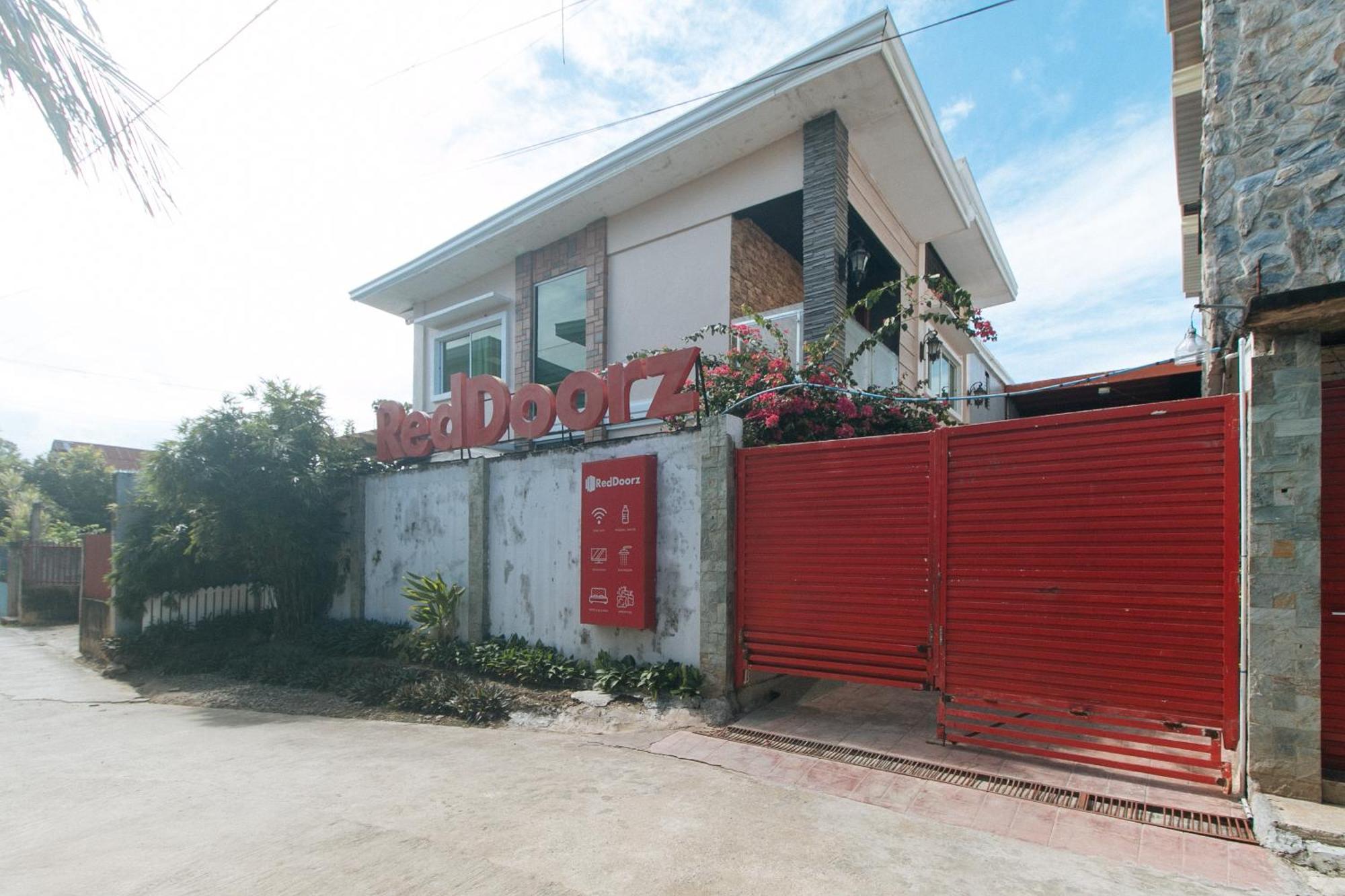 Reddoorz @ St. Paul Village Lapulapu Hotel