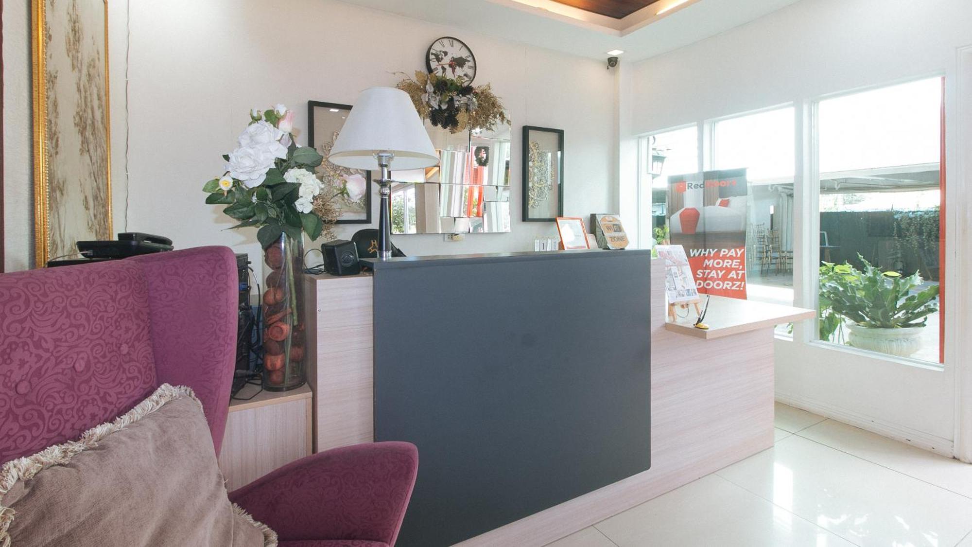 Hotel Reddoorz @ St. Paul Village Lapulapu 2*