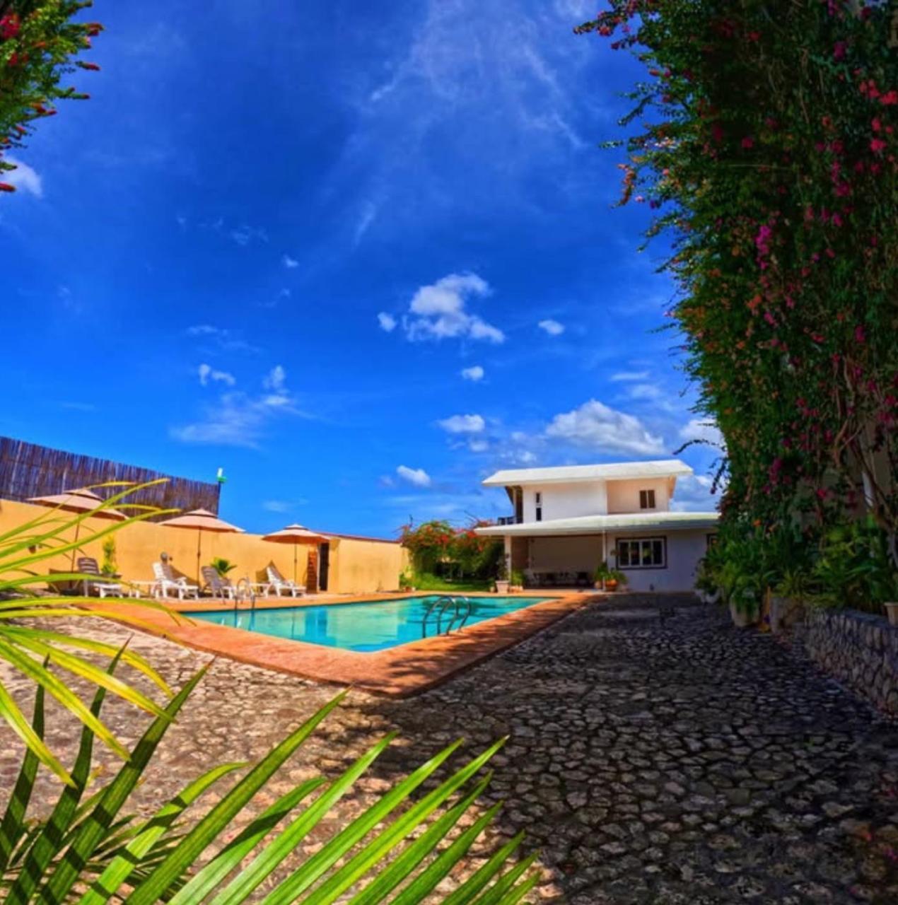Divers Plumeria Hotel Moalboal