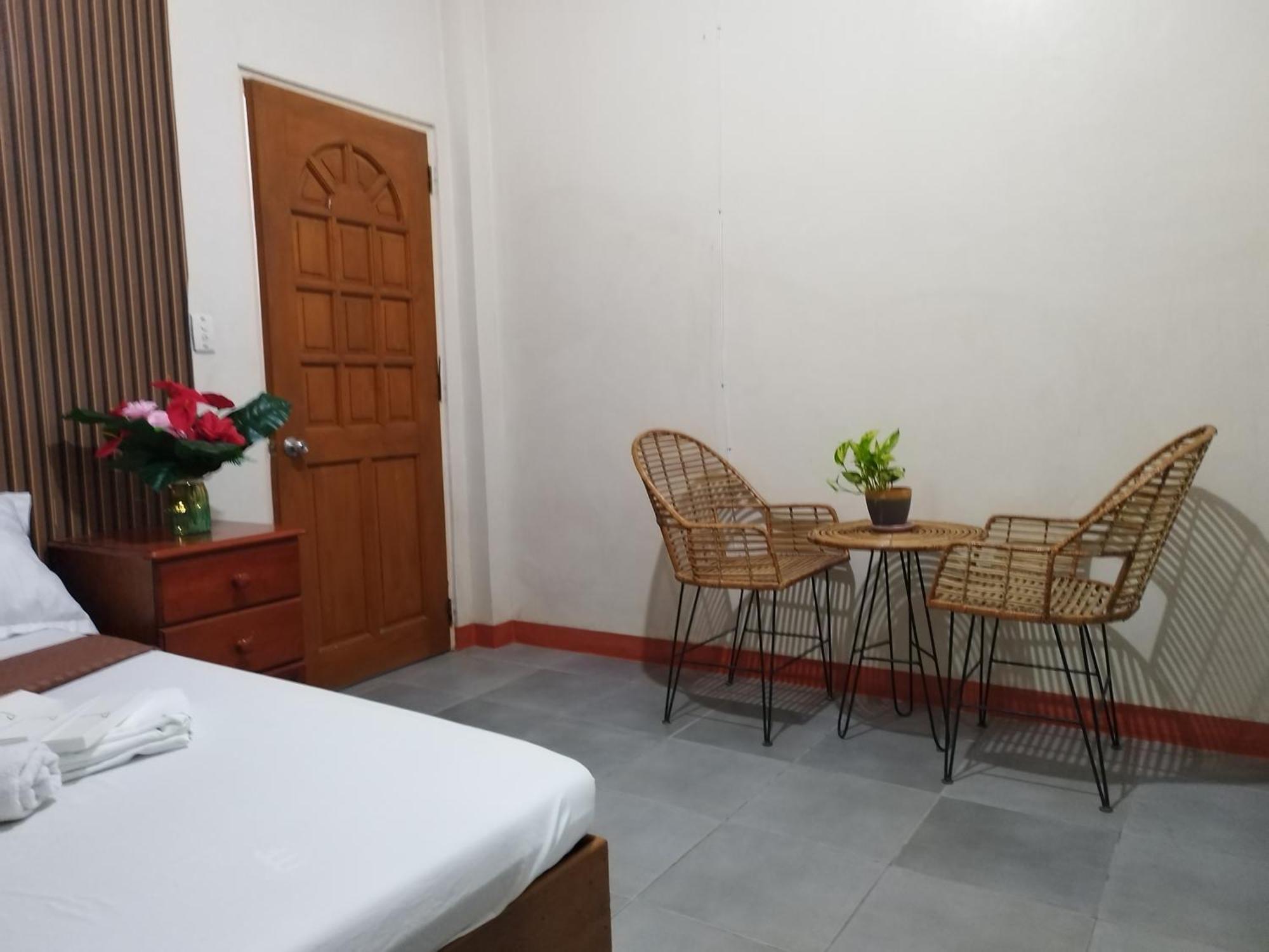 R & J In Naga Cebu Homestay
