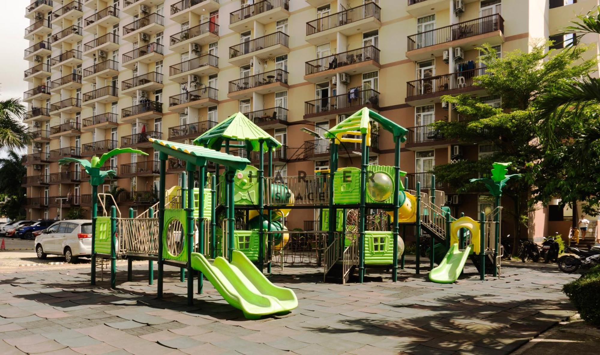 Aparthotel Close To Airport With Balcony And Pool Access