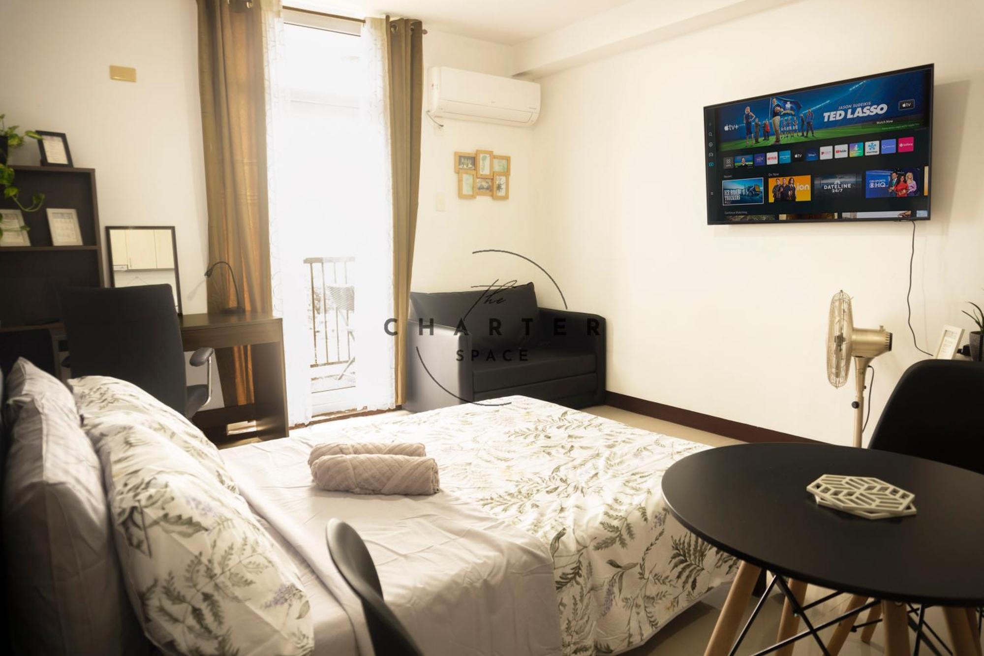 Aparthotel Close To Airport With Balcony And Pool Access