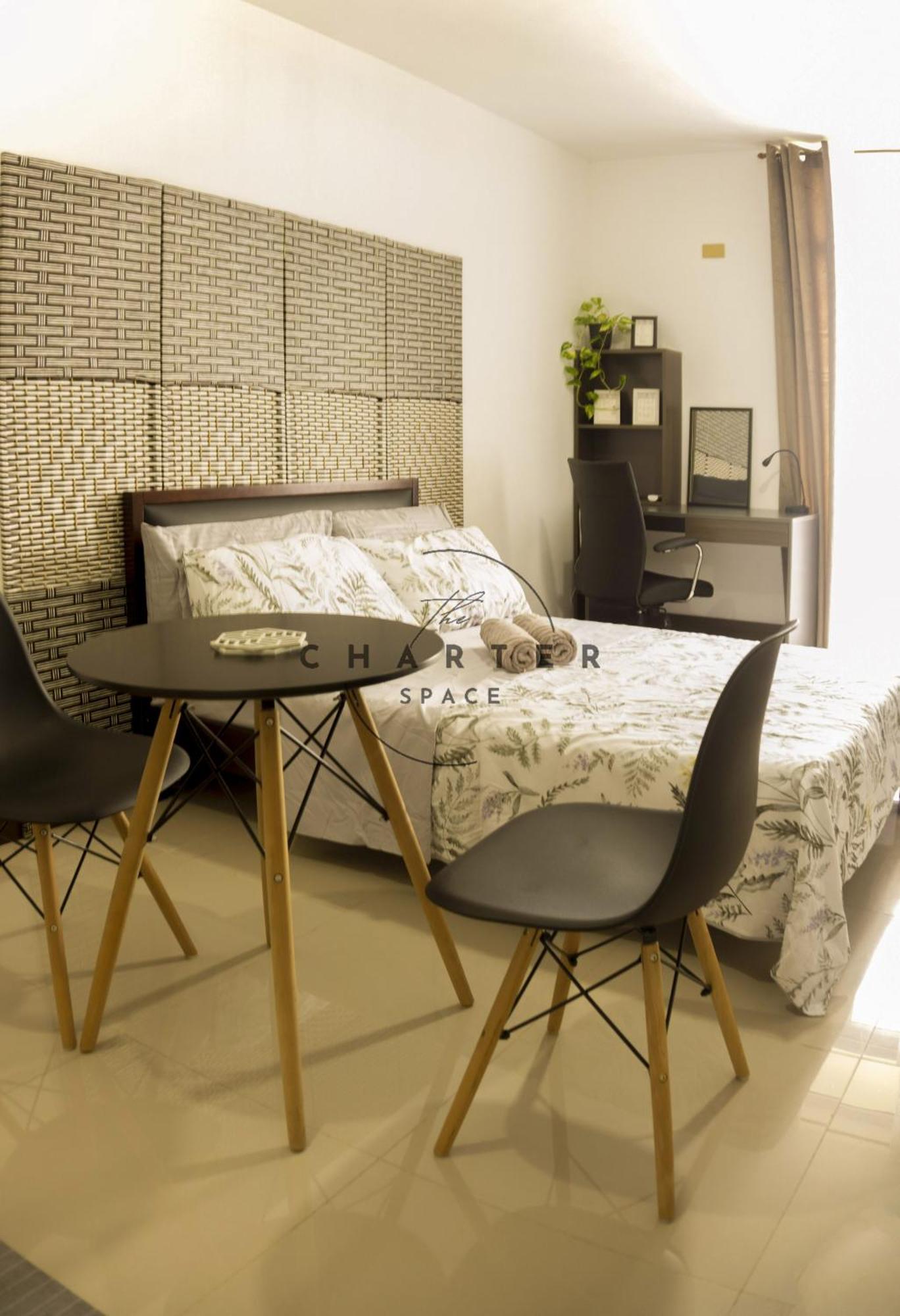 Aparthotel Close To Airport With Balcony And Pool Access